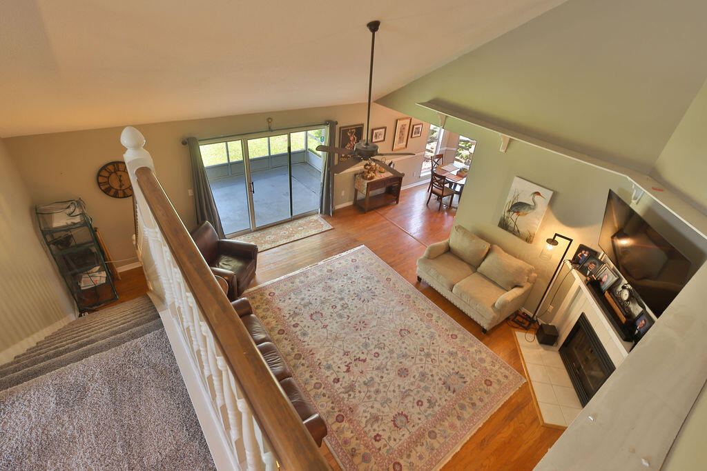 EMERALD POINTE - Residential