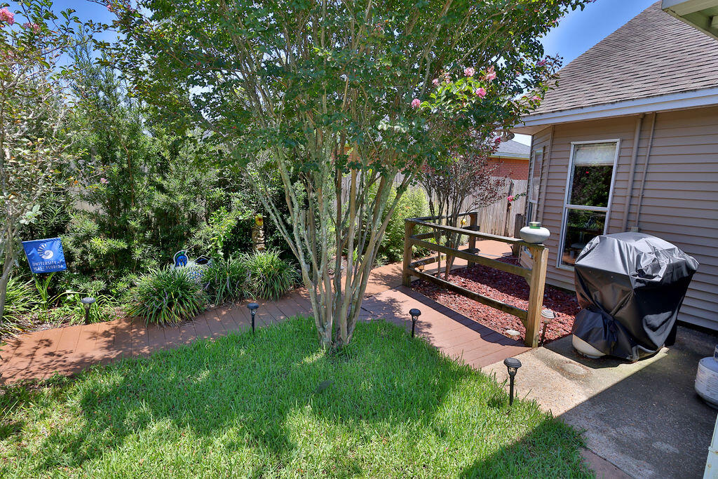 EMERALD POINTE - Residential