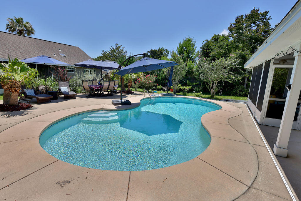 EMERALD POINTE - Residential