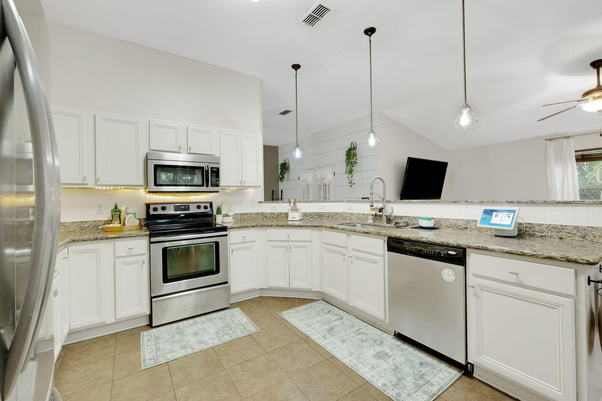 SILVER SPRINGS EST - Residential