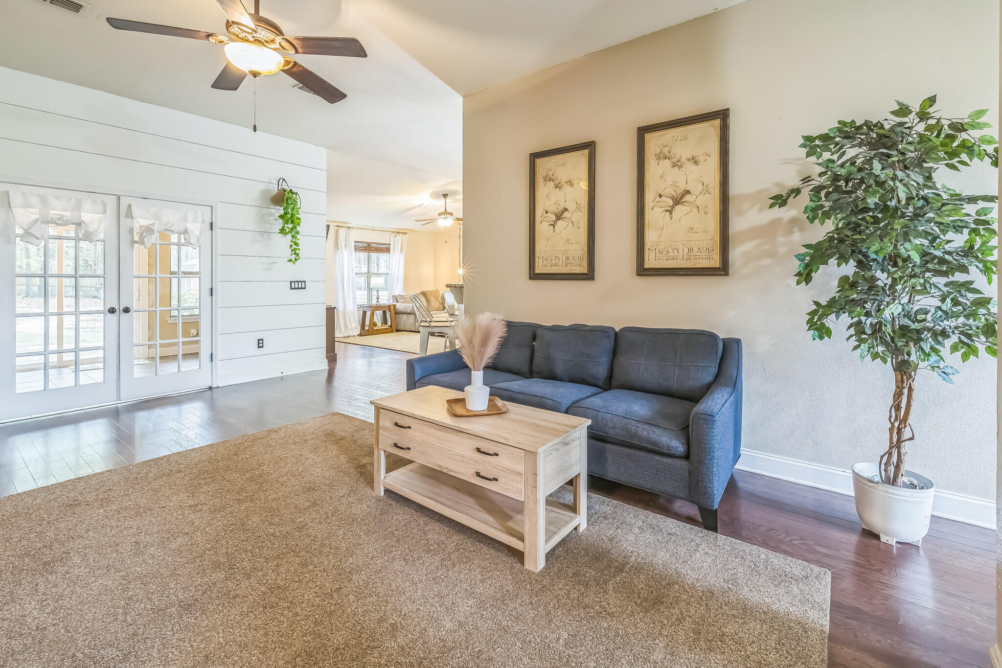 SILVER SPRINGS EST - Residential