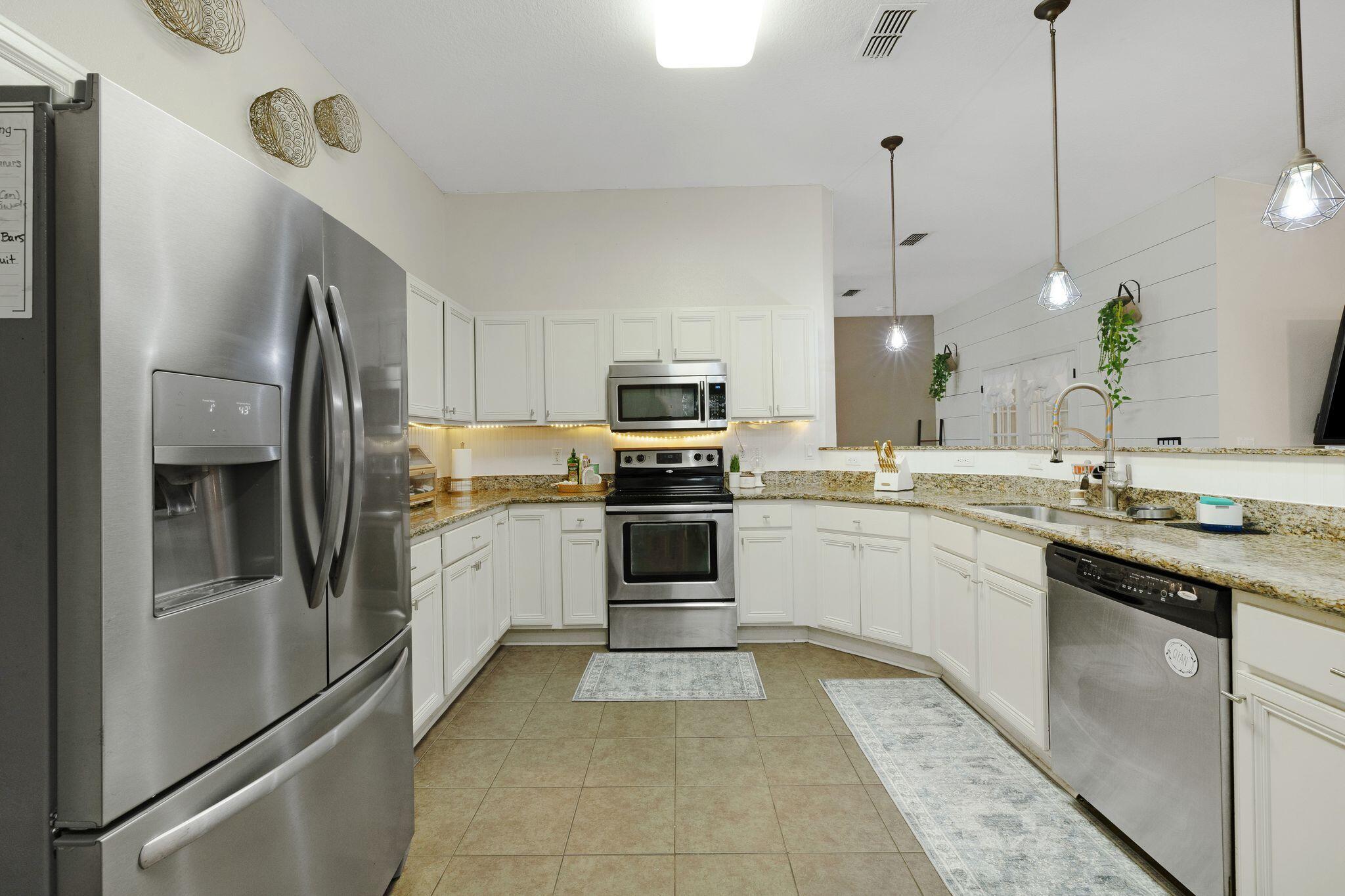 SILVER SPRINGS EST - Residential