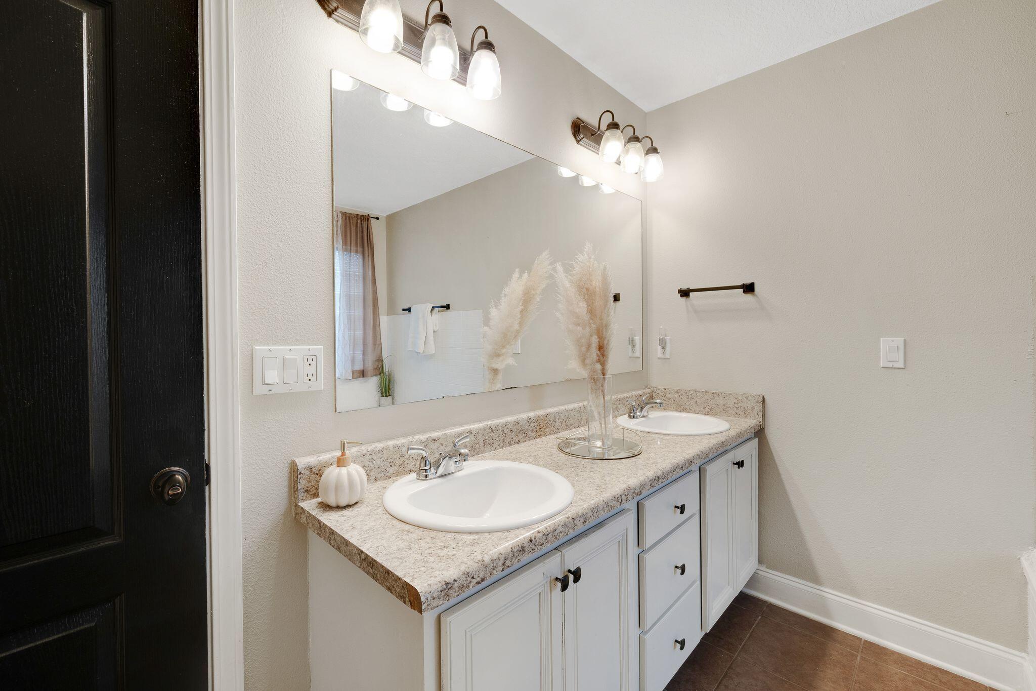 SILVER SPRINGS EST - Residential