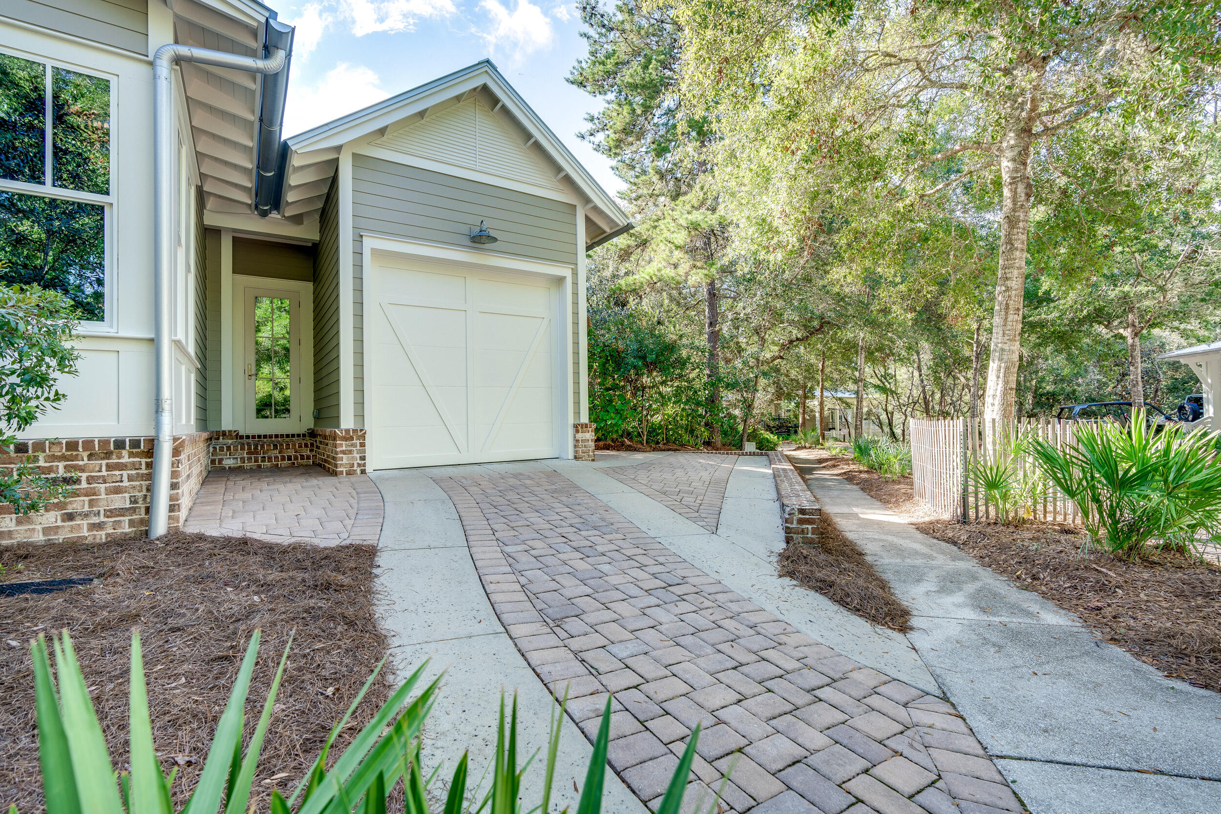 FOREST LAKES - Residential