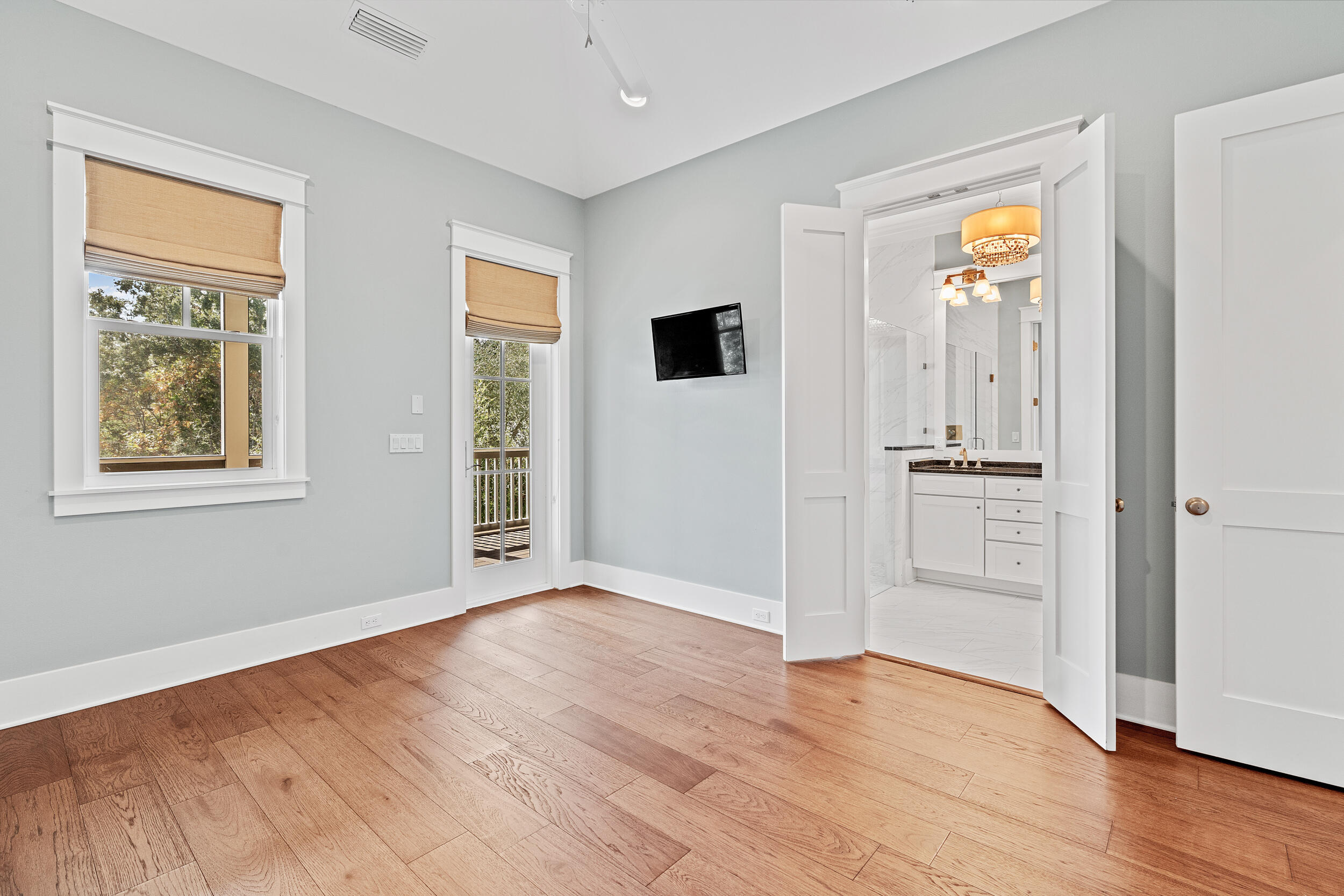 FOREST LAKES - Residential