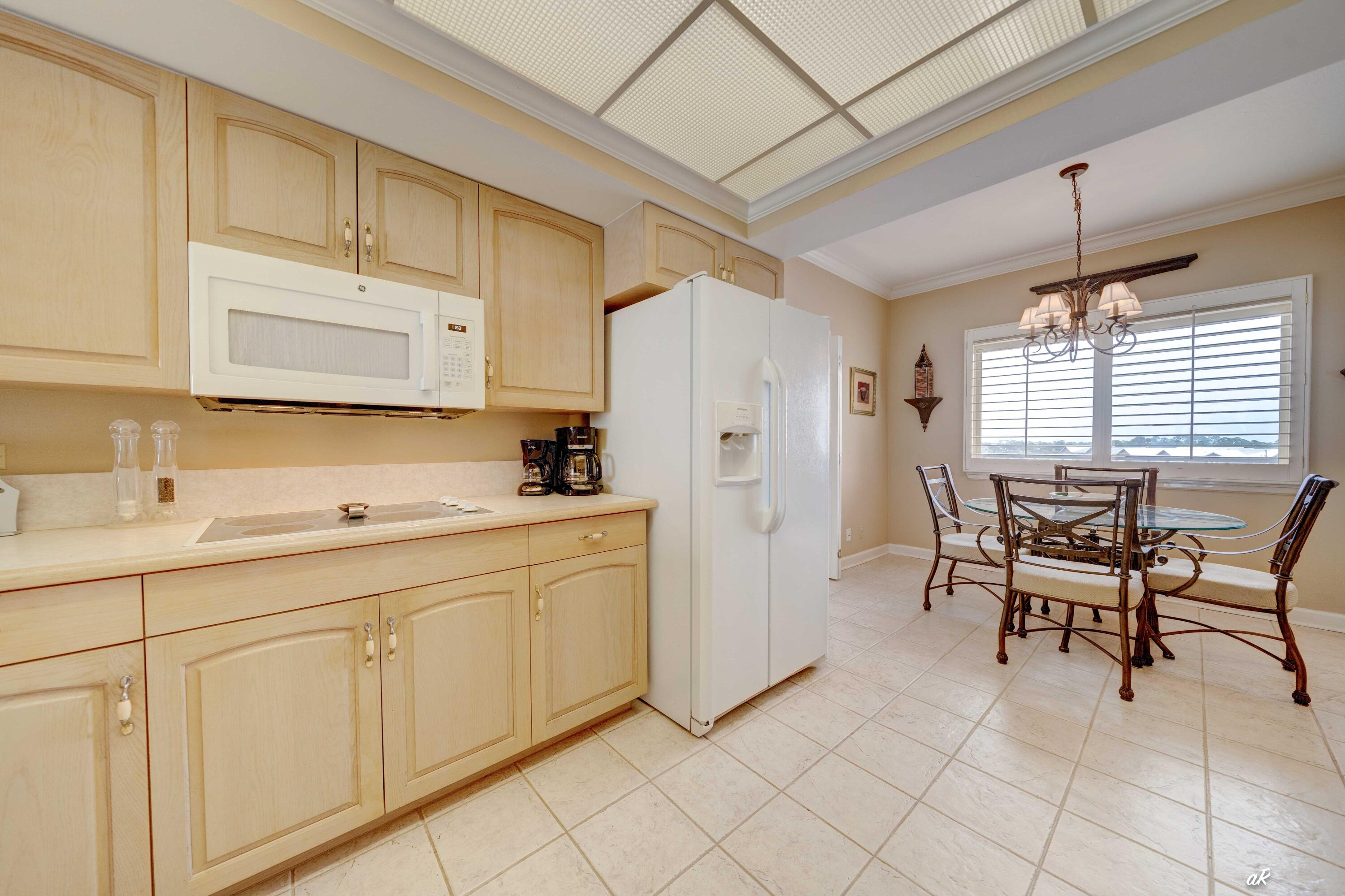 SUMMERWIND CONDOS - Residential