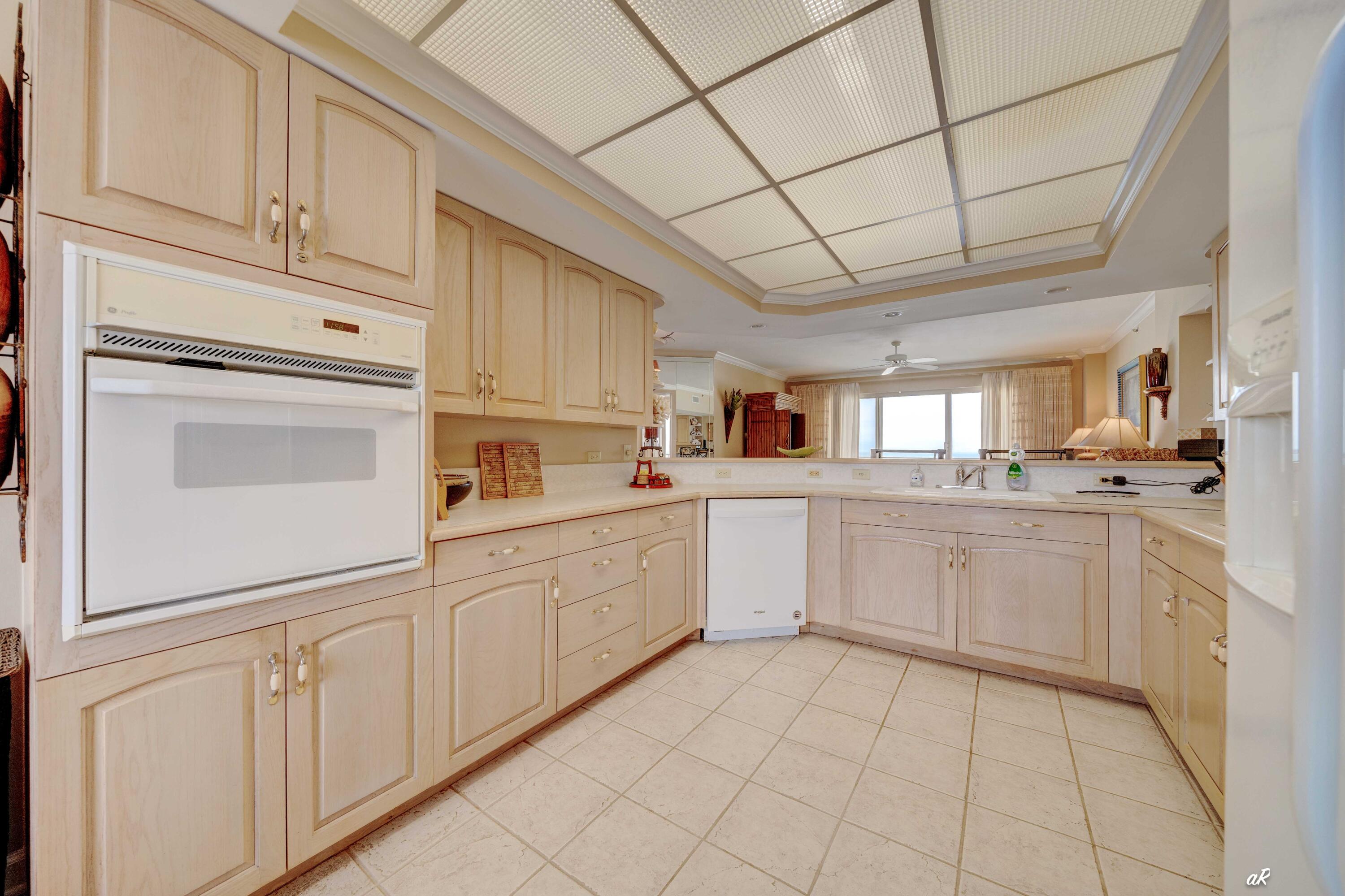SUMMERWIND CONDOS - Residential