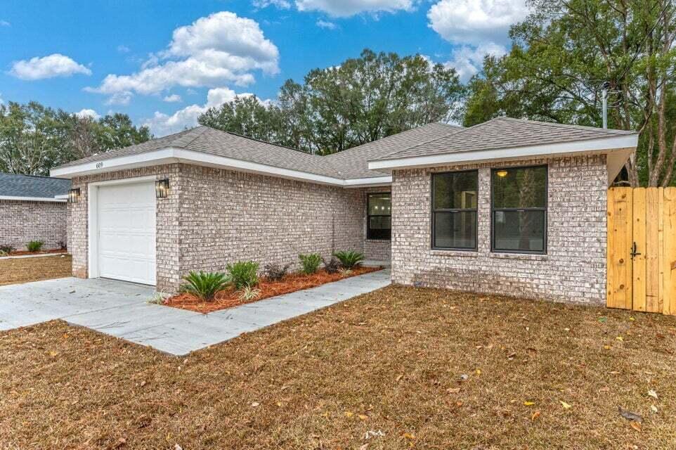 CRESTVIEW LOT 2 BLK 109 AND N 1/2 - Residential