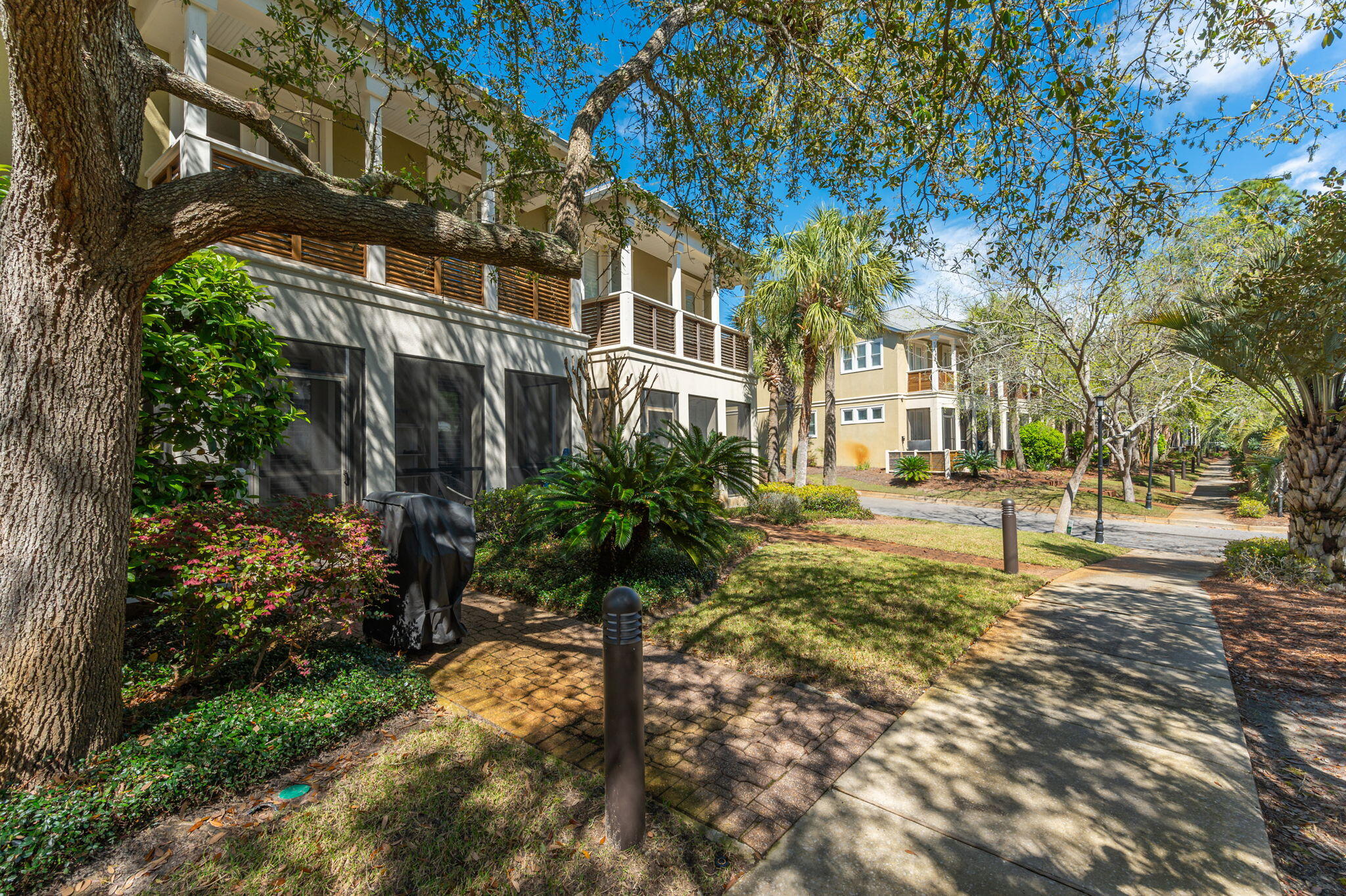 GULF PLACE - Residential