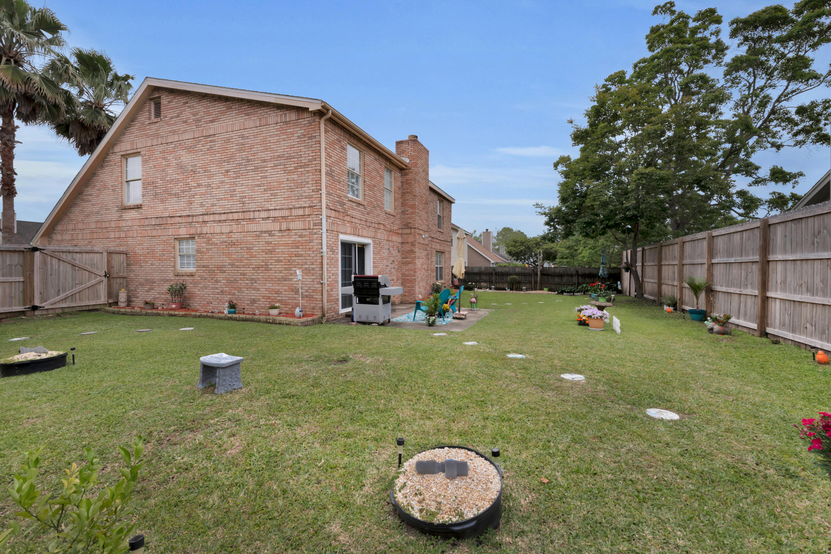 VILLAGE WEST - Residential