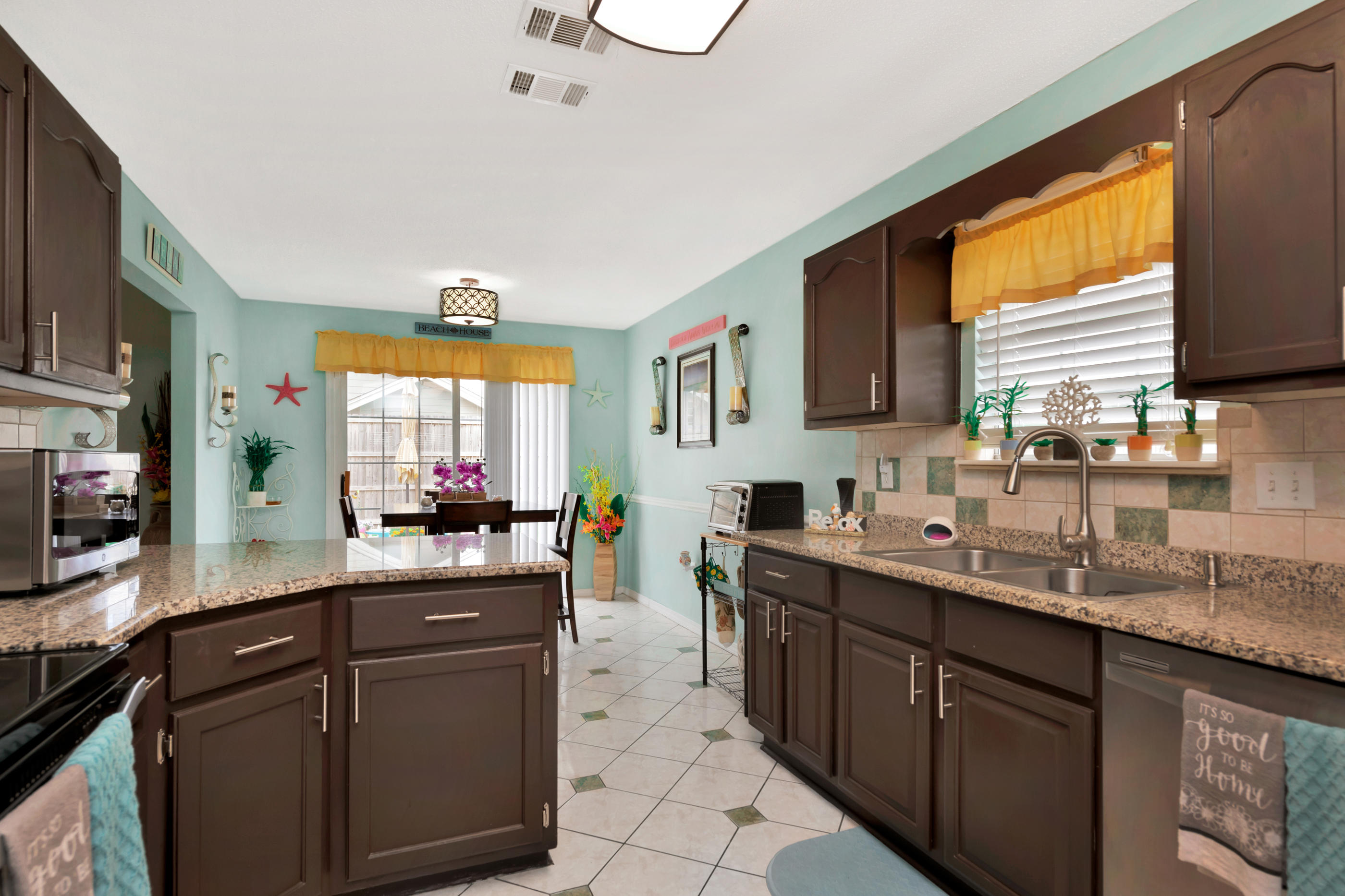 VILLAGE WEST - Residential