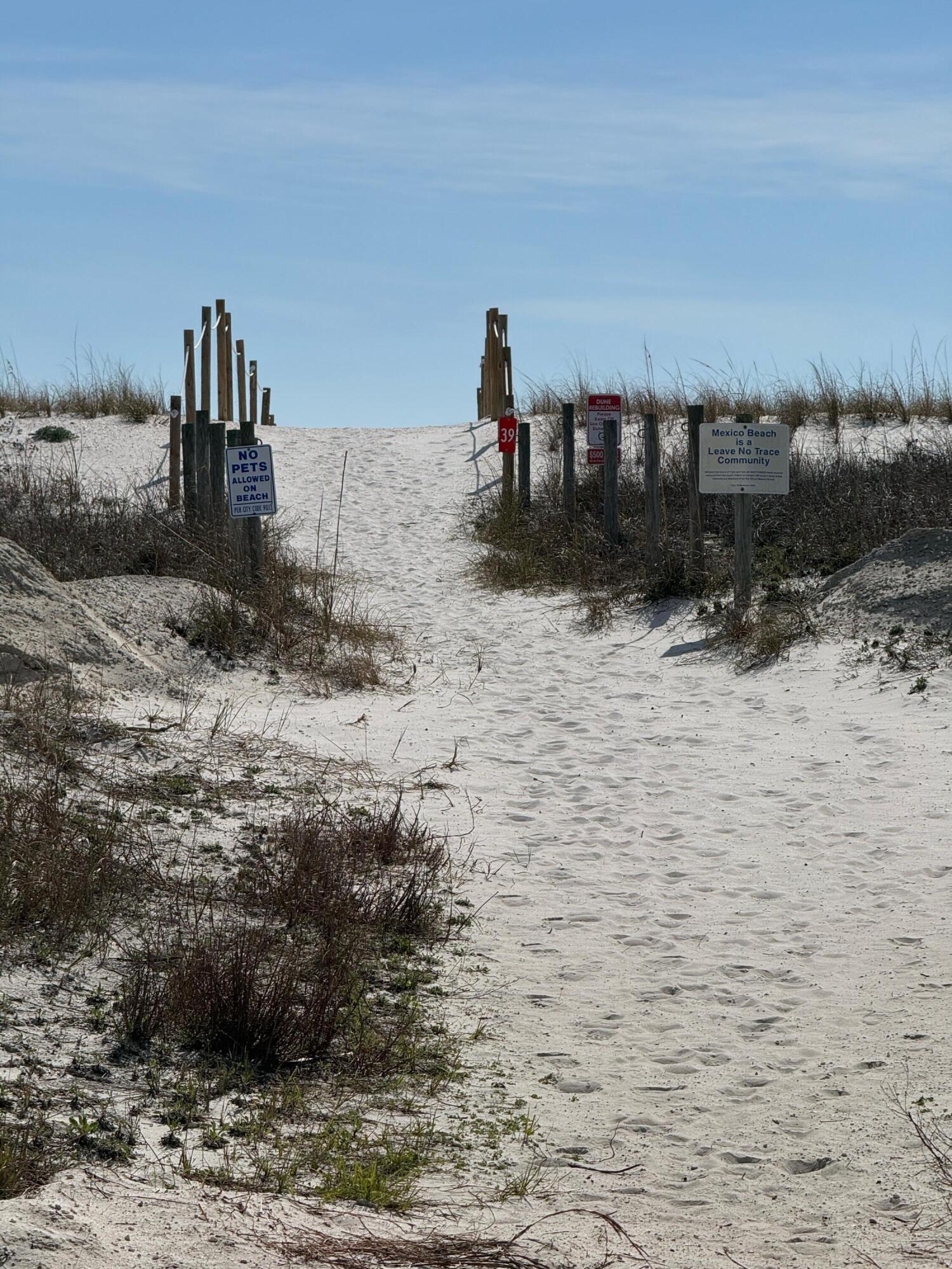 NO RECORDED SUBDIVISION - Land