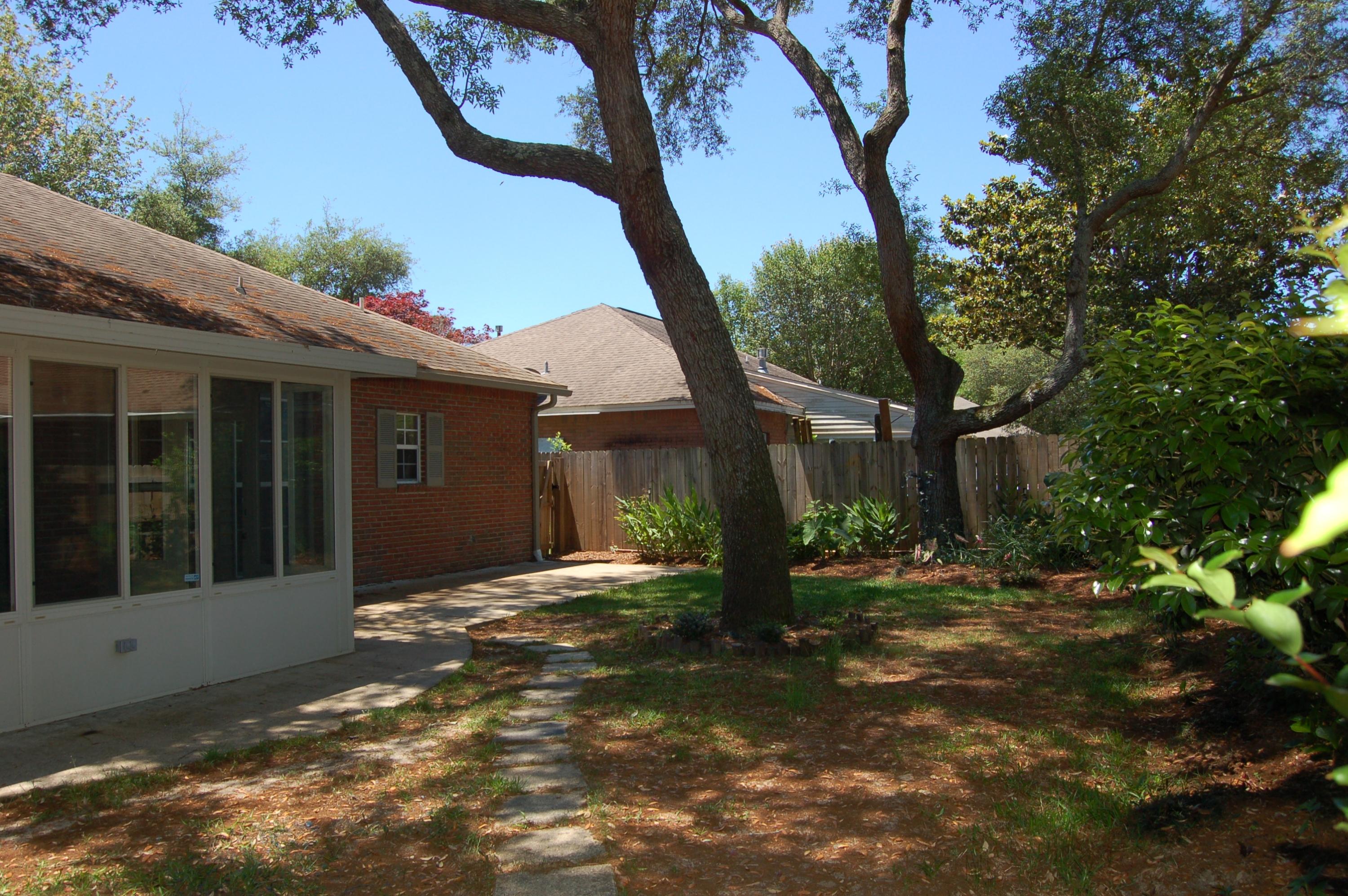 PARKWOOD COURT AT BLUEWATER BAY - Residential