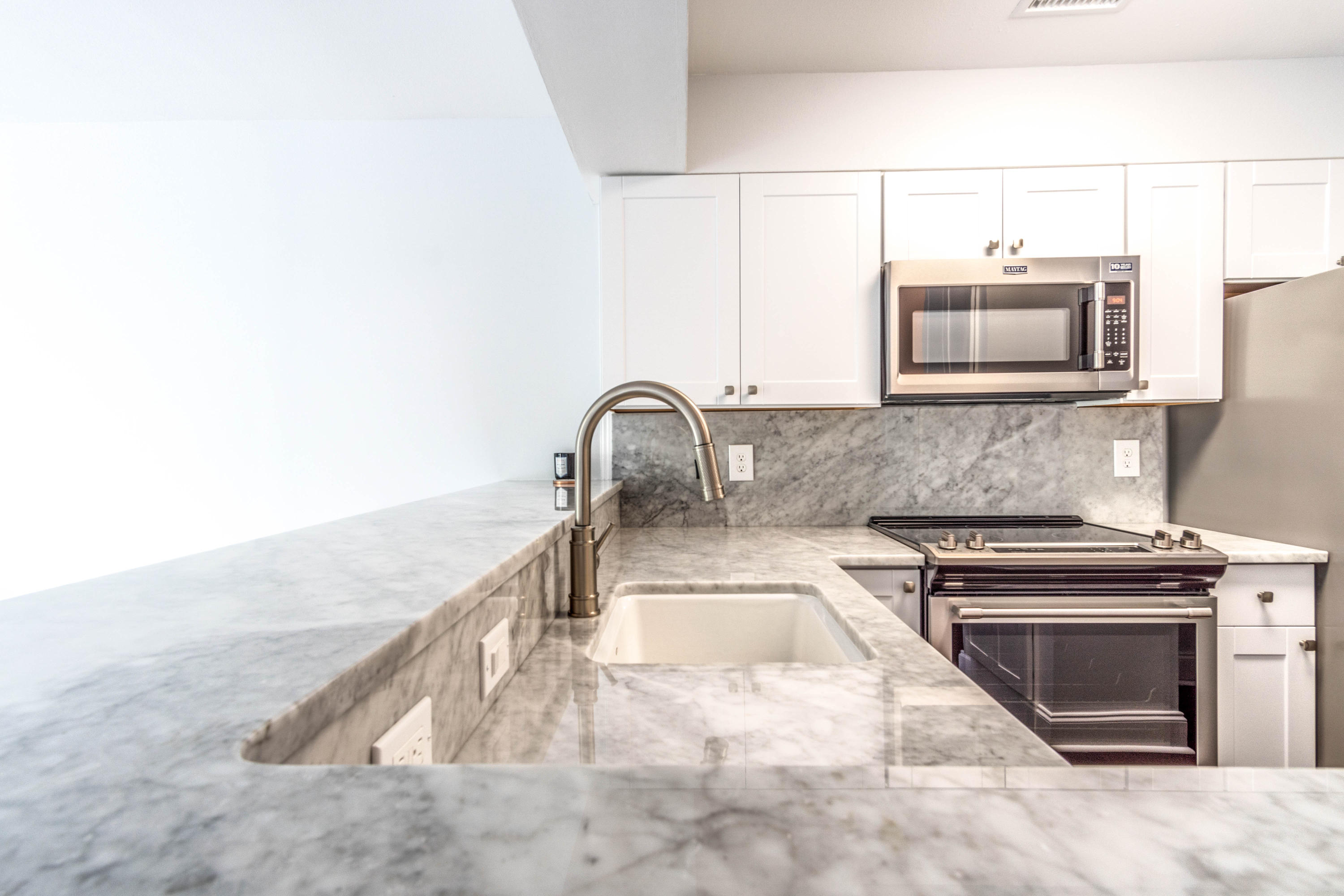 LAKESIDE CONDO AT BLUEWATER BAY - Residential