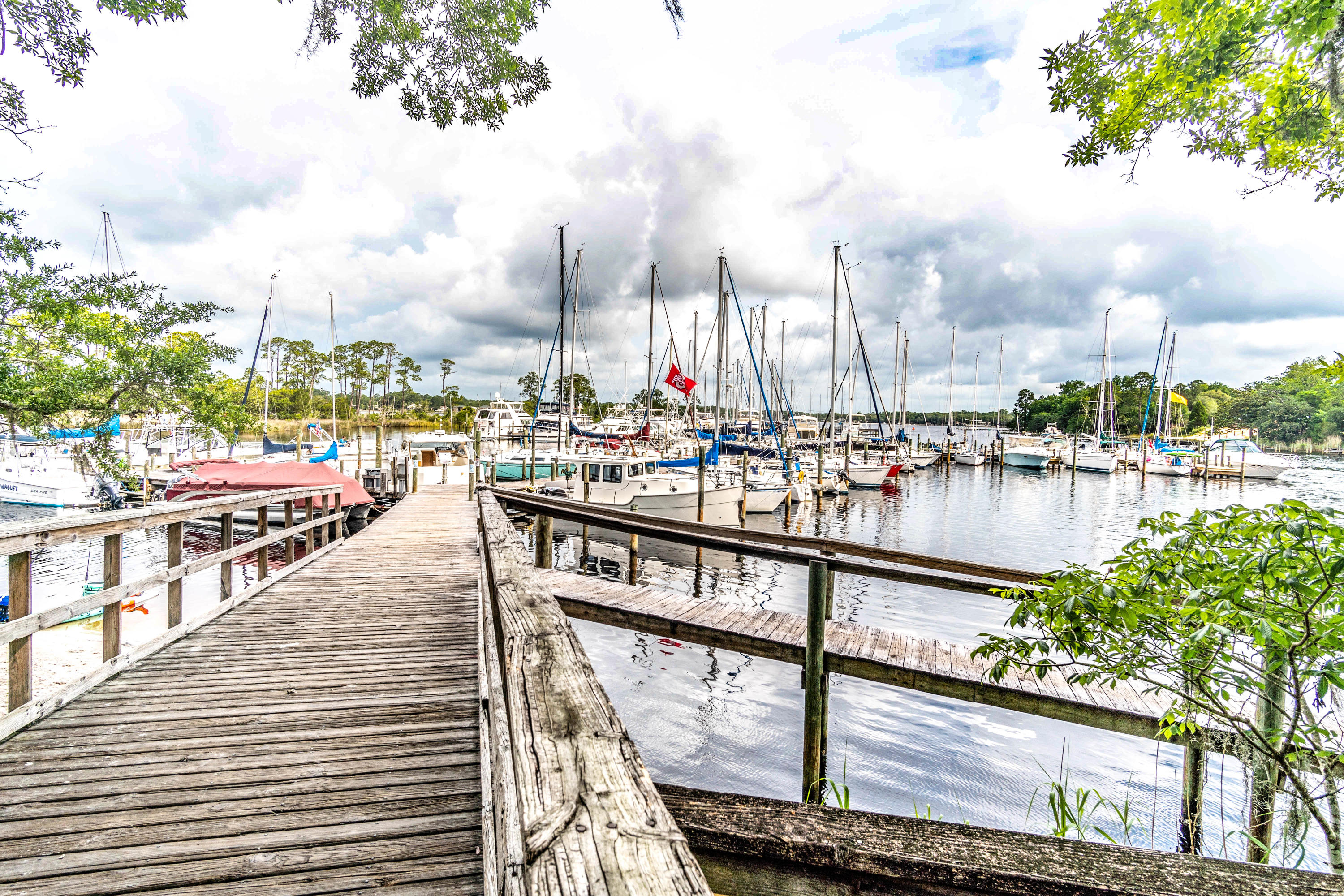 LAKESIDE CONDO AT BLUEWATER BAY - Residential