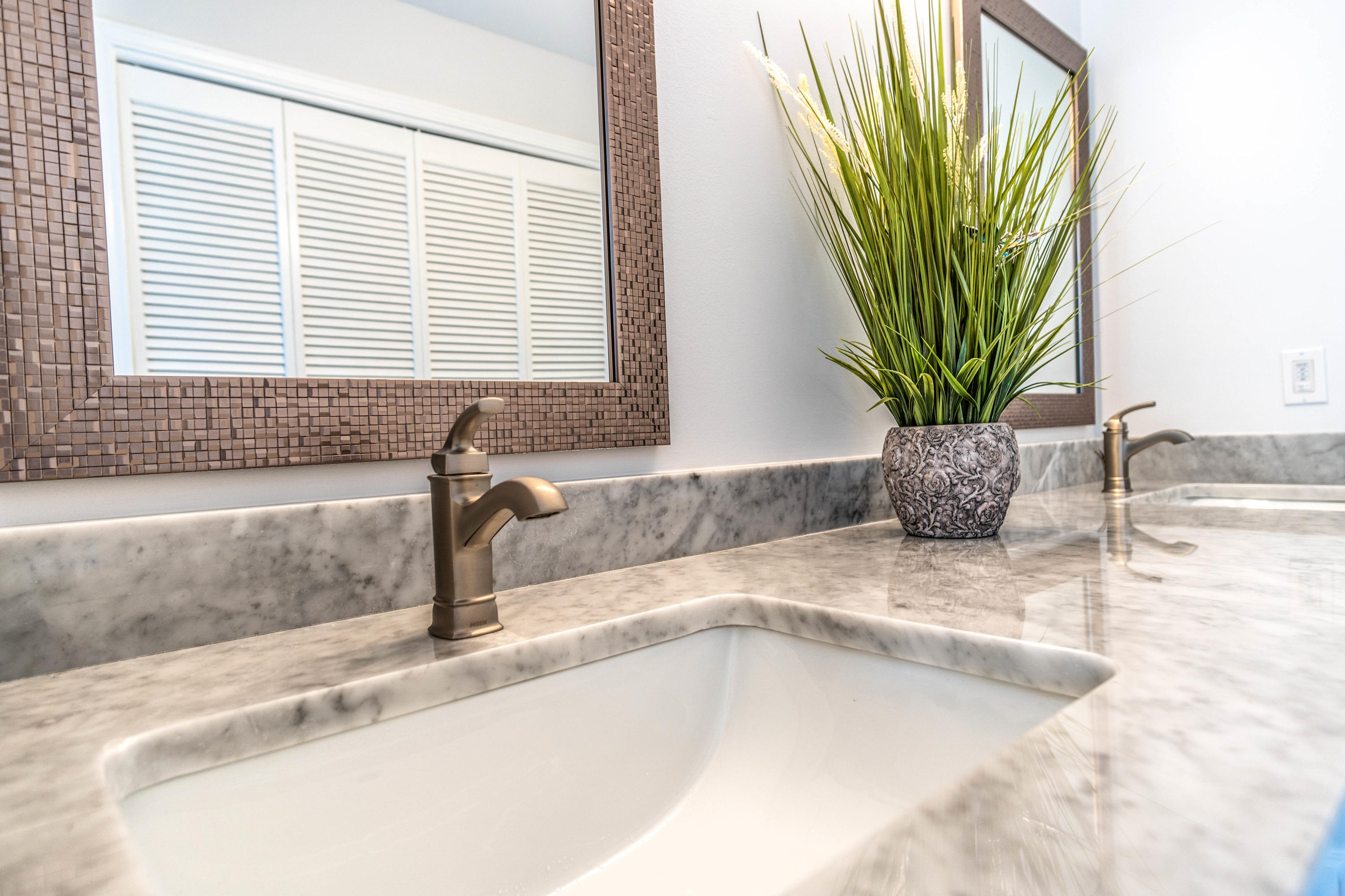 LAKESIDE CONDO AT BLUEWATER BAY - Residential