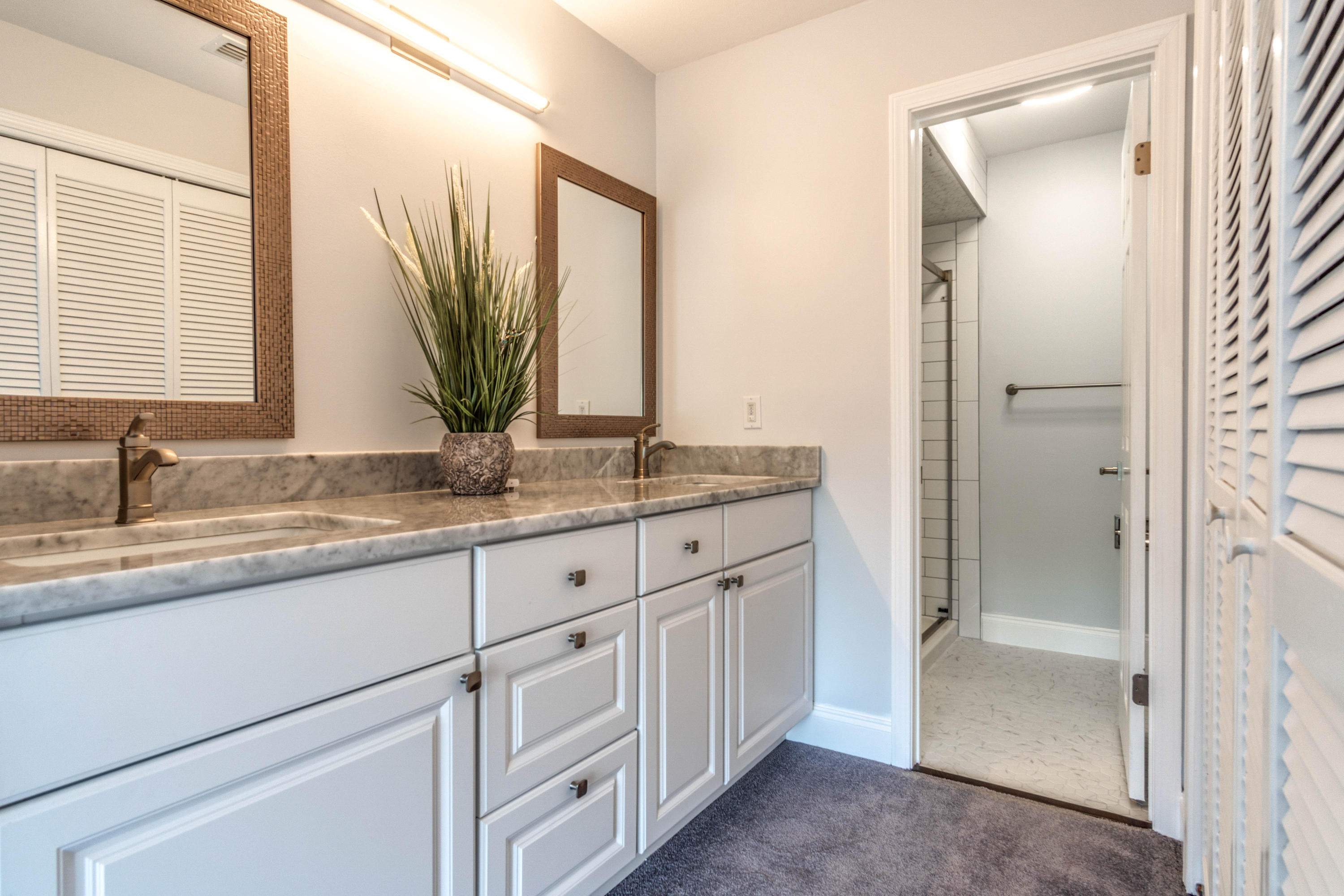 LAKESIDE CONDO AT BLUEWATER BAY - Residential