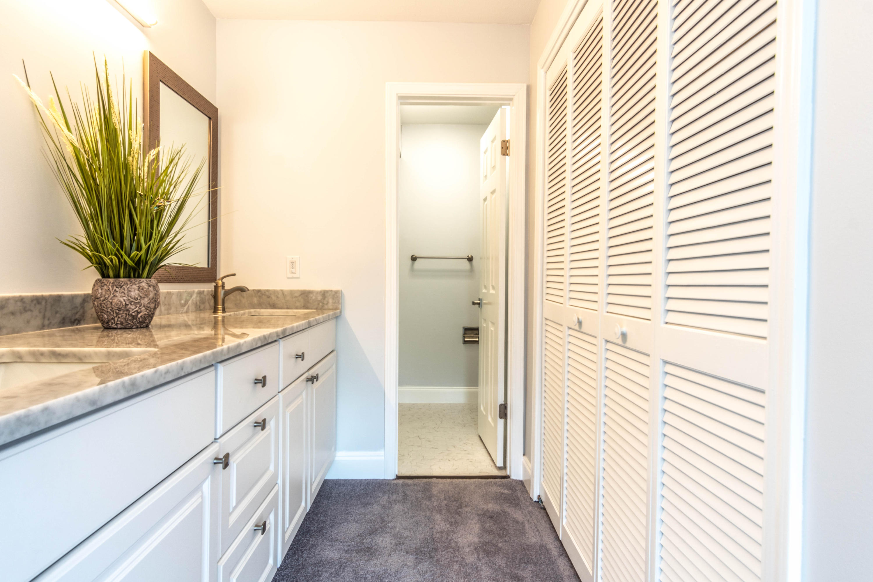 LAKESIDE CONDO AT BLUEWATER BAY - Residential