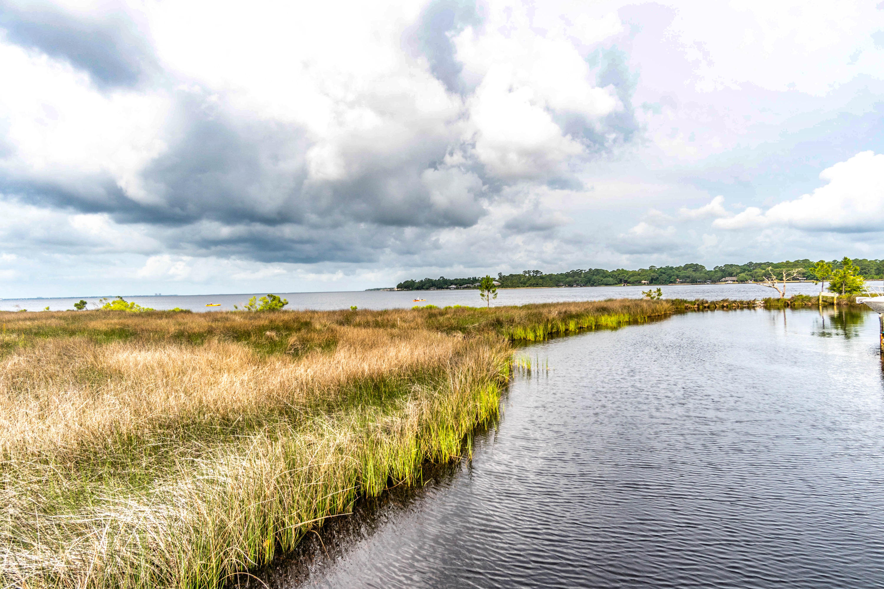 LAKESIDE CONDO AT BLUEWATER BAY - Residential