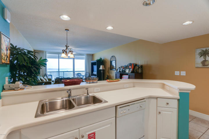 MAJESTIC BEACH TOWERS II - Residential