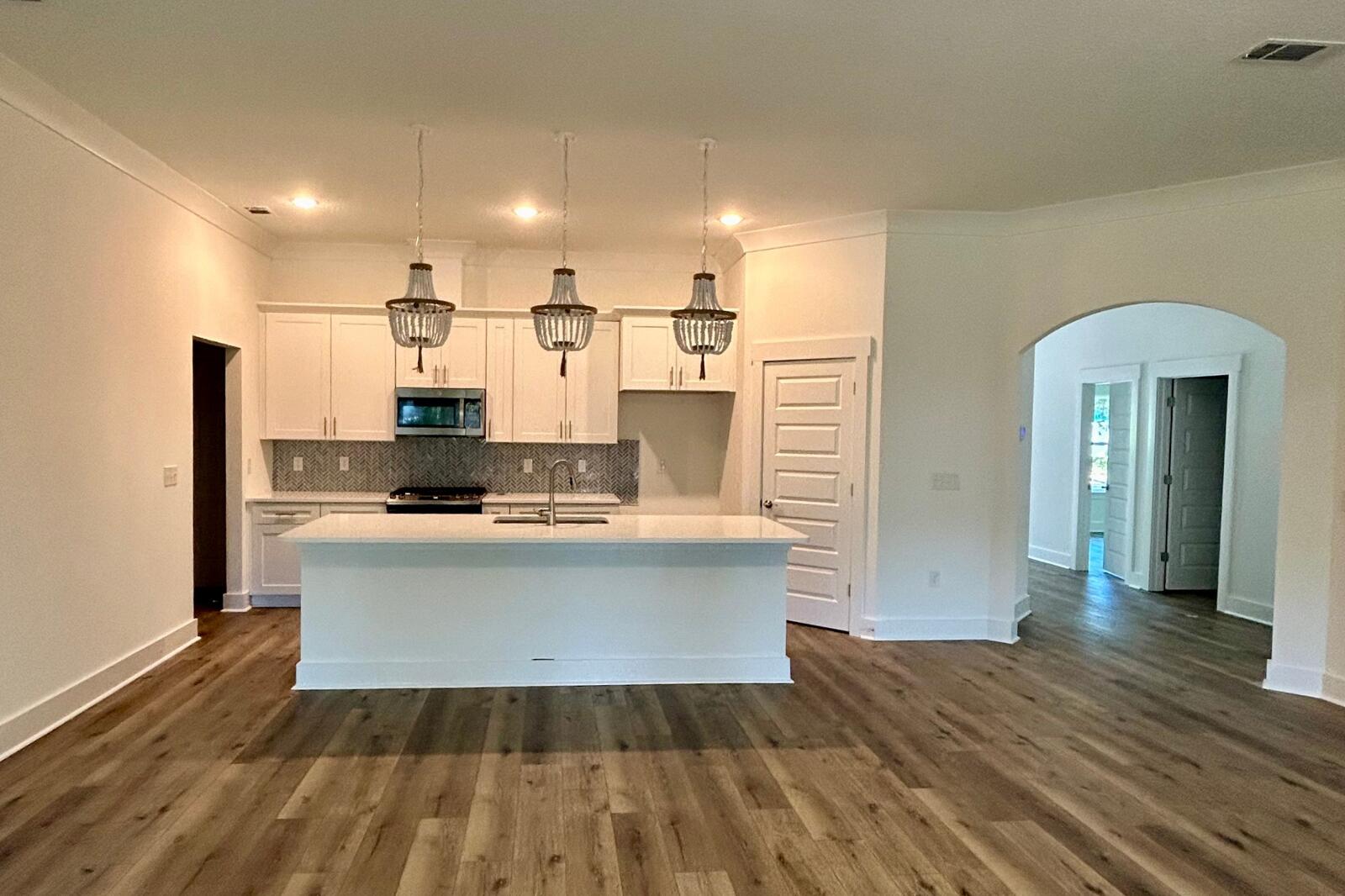 ELLIOTTS POINT - Residential