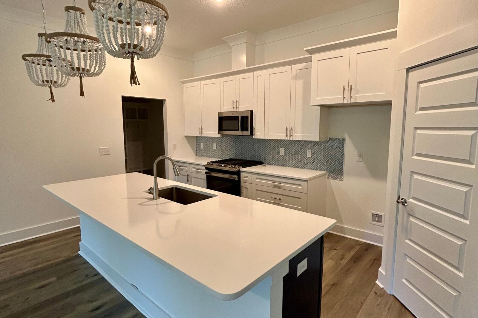 ELLIOTTS POINT - Residential