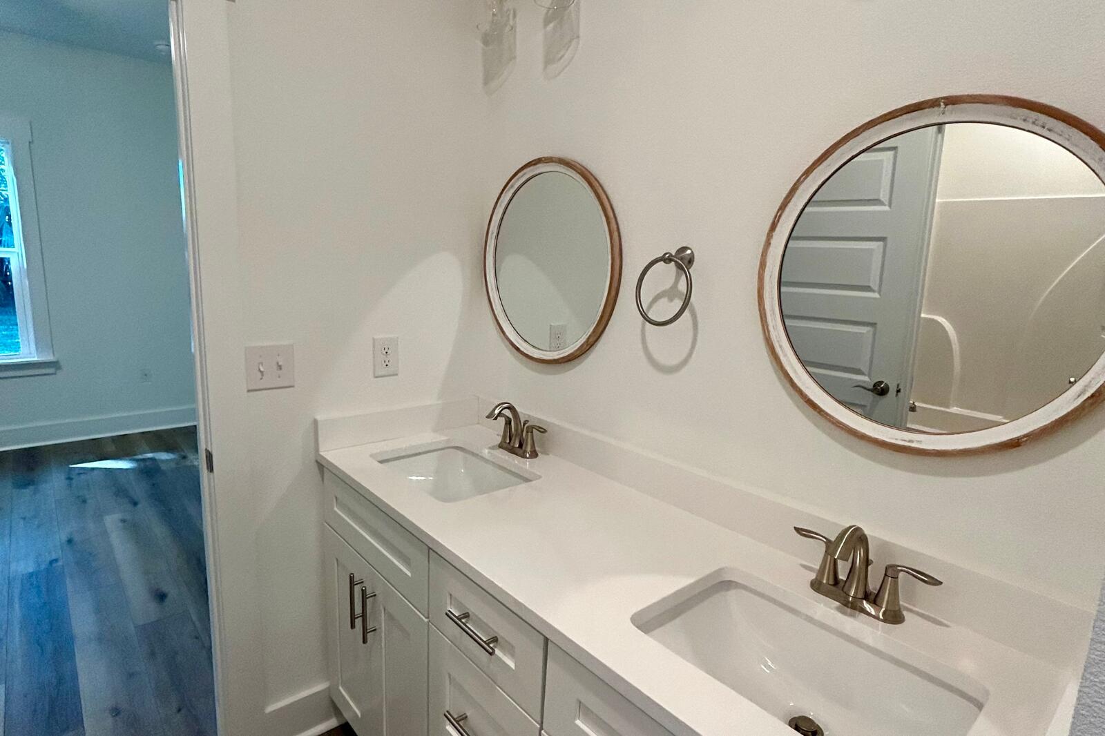 ELLIOTTS POINT - Residential