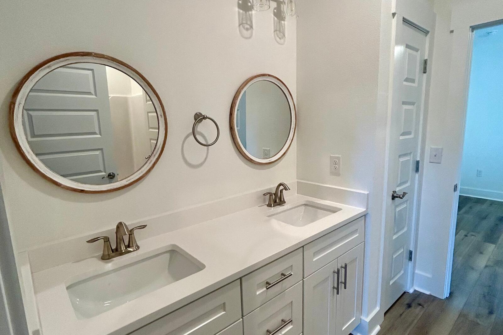 ELLIOTTS POINT - Residential