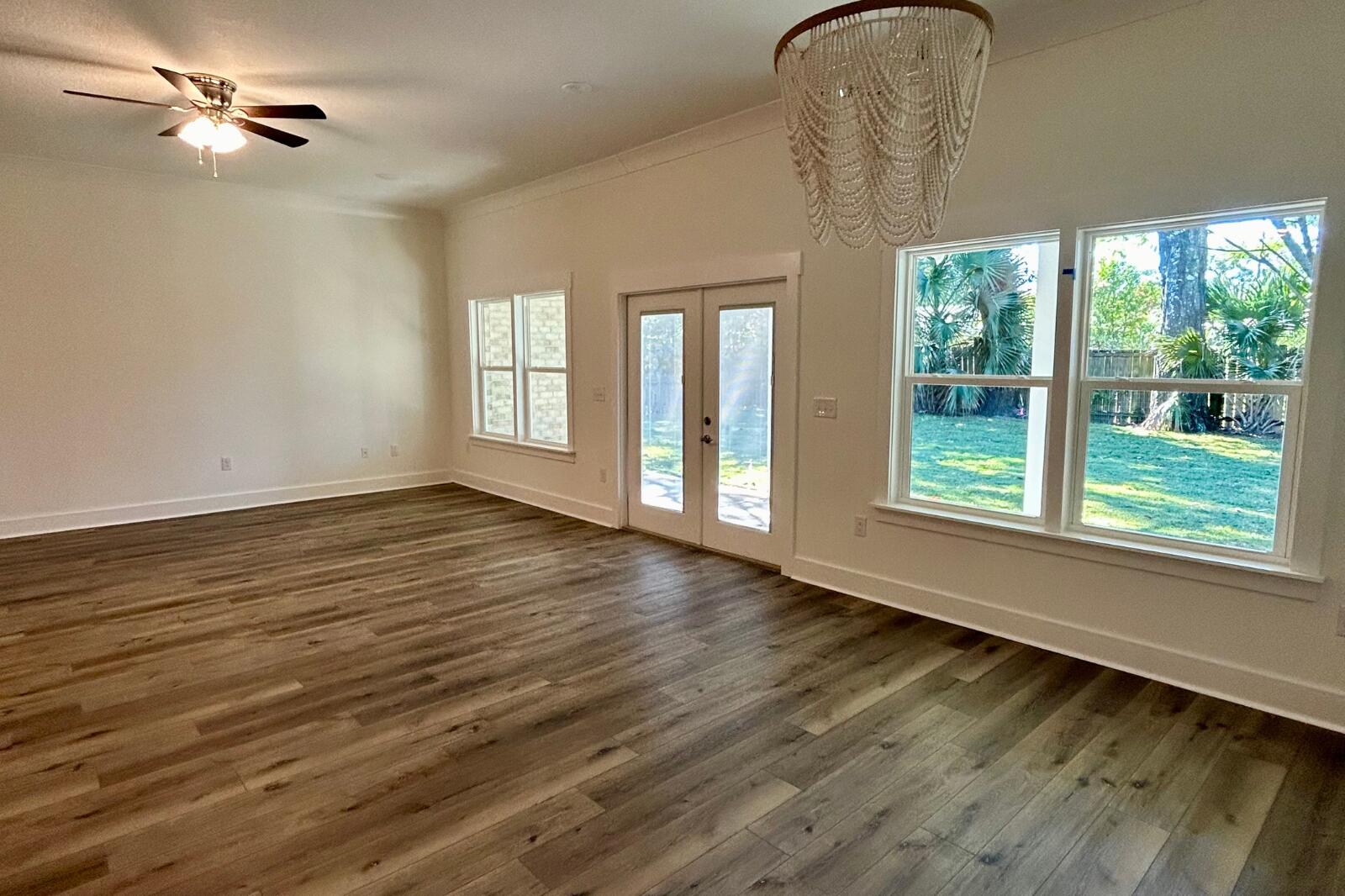 ELLIOTTS POINT - Residential