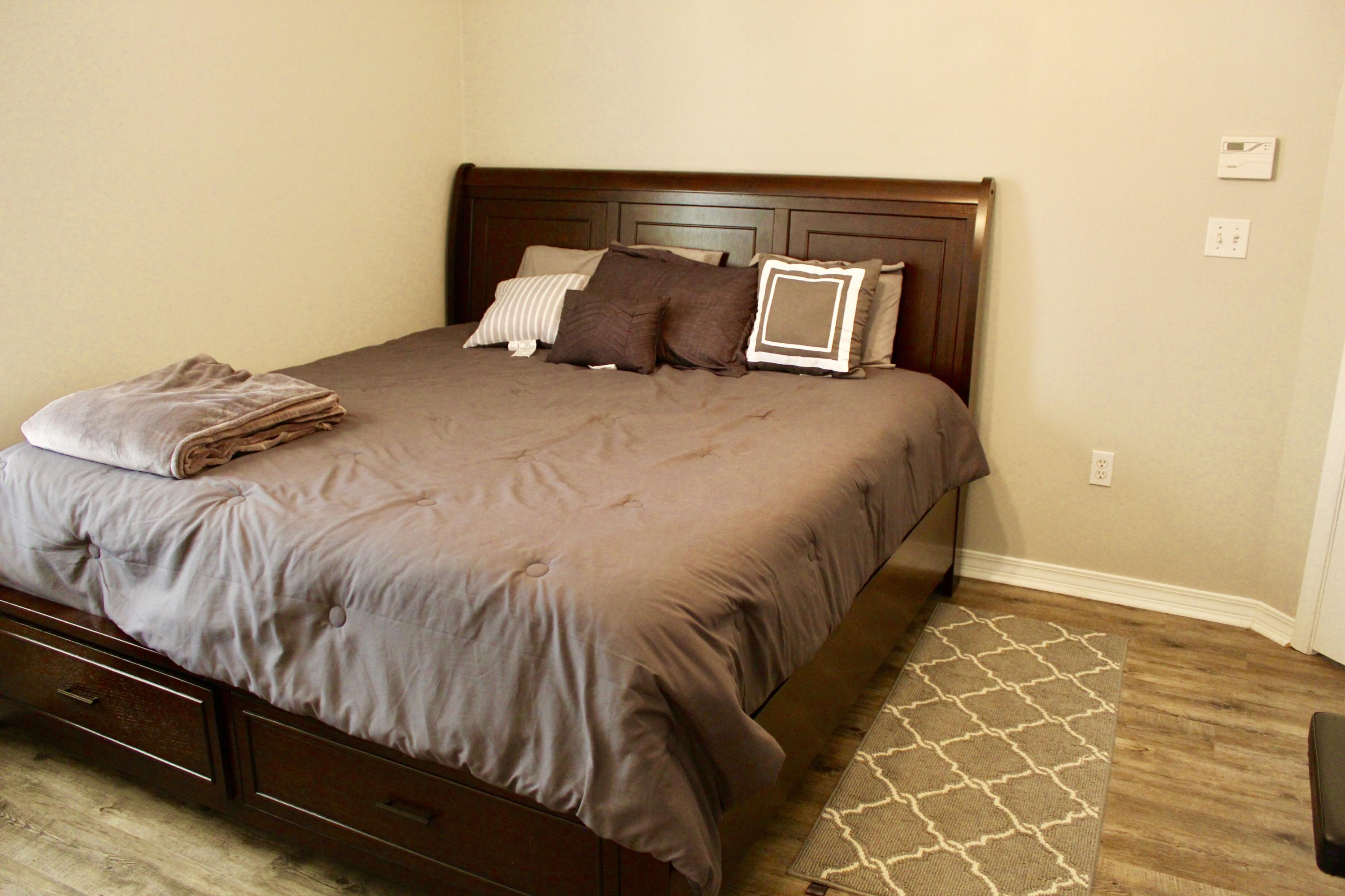 GOLDEN OAKS - Residential