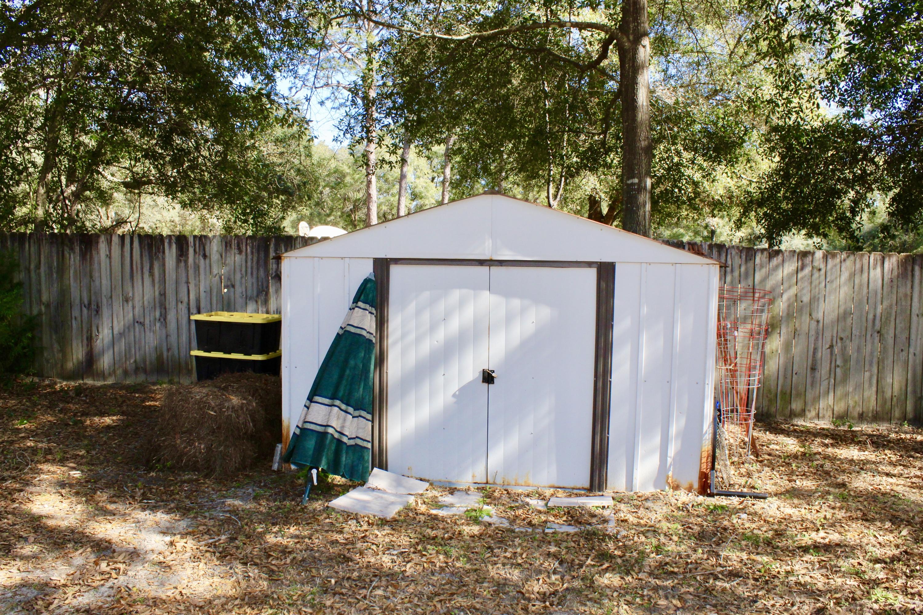 GOLDEN OAKS - Residential