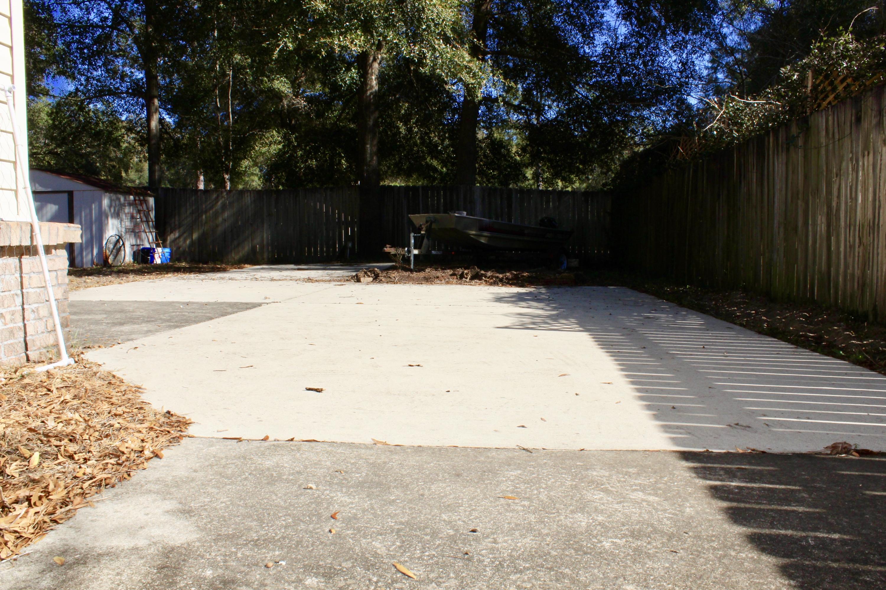 GOLDEN OAKS - Residential