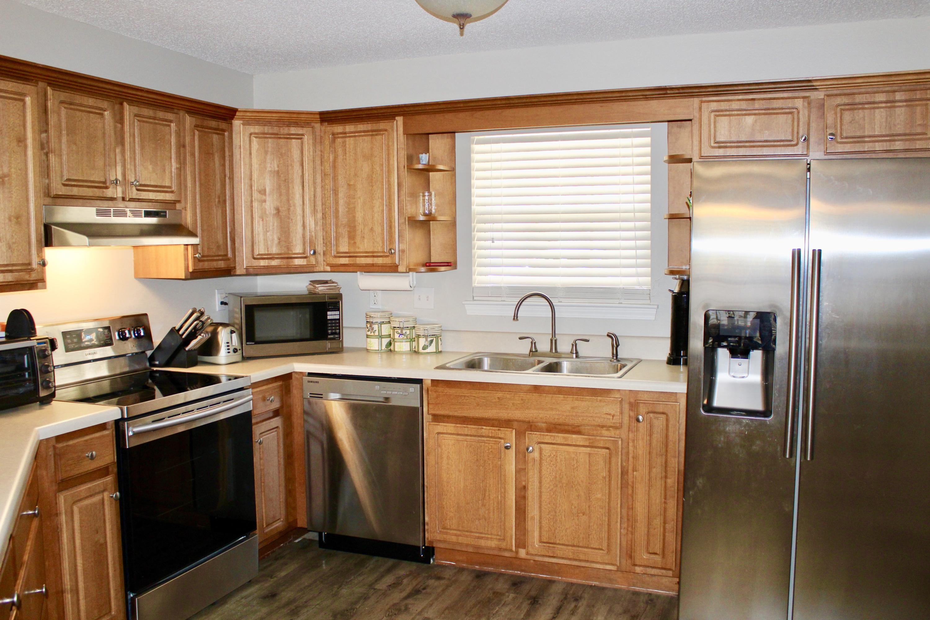 GOLDEN OAKS - Residential