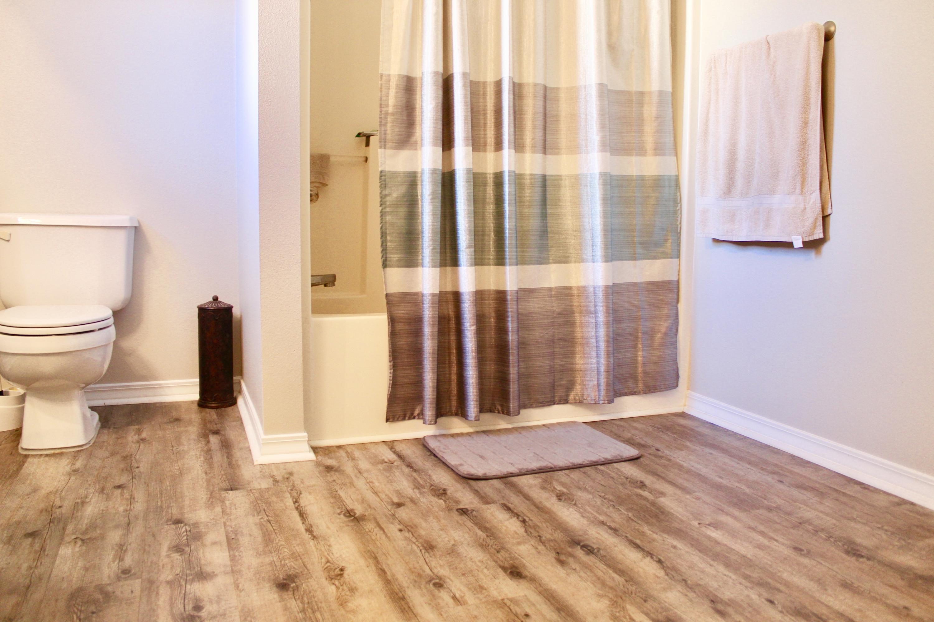 GOLDEN OAKS - Residential