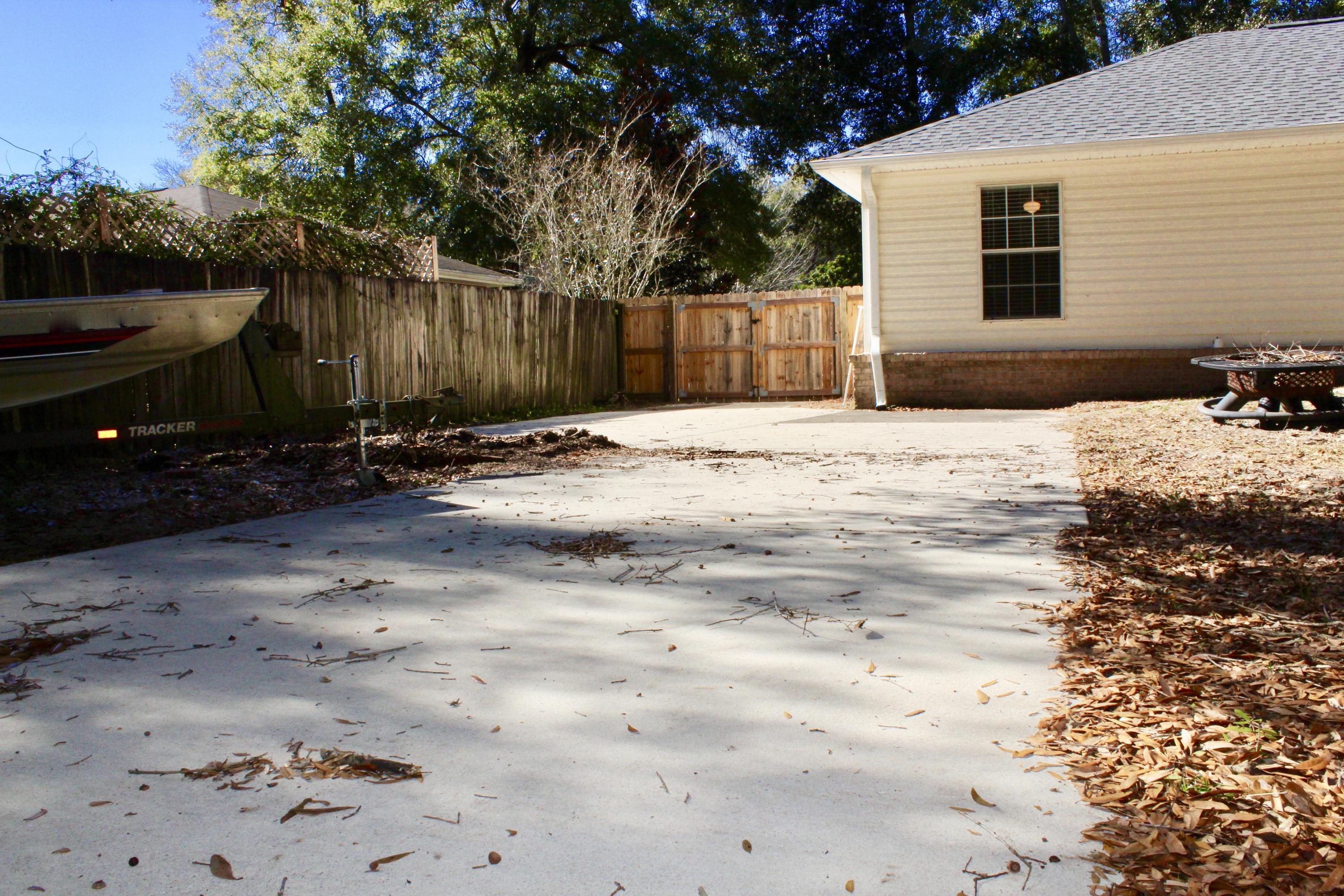 GOLDEN OAKS - Residential