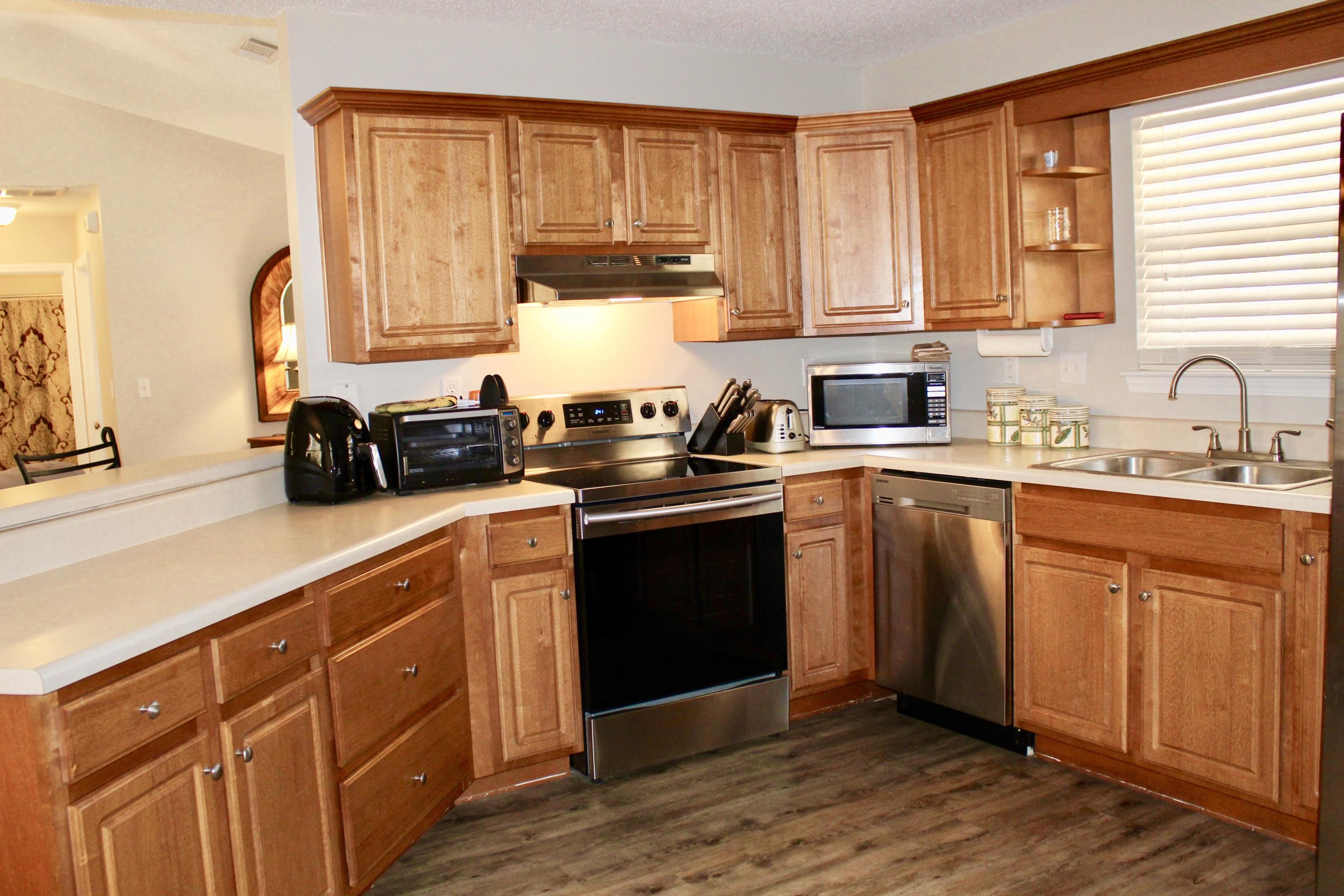 GOLDEN OAKS - Residential