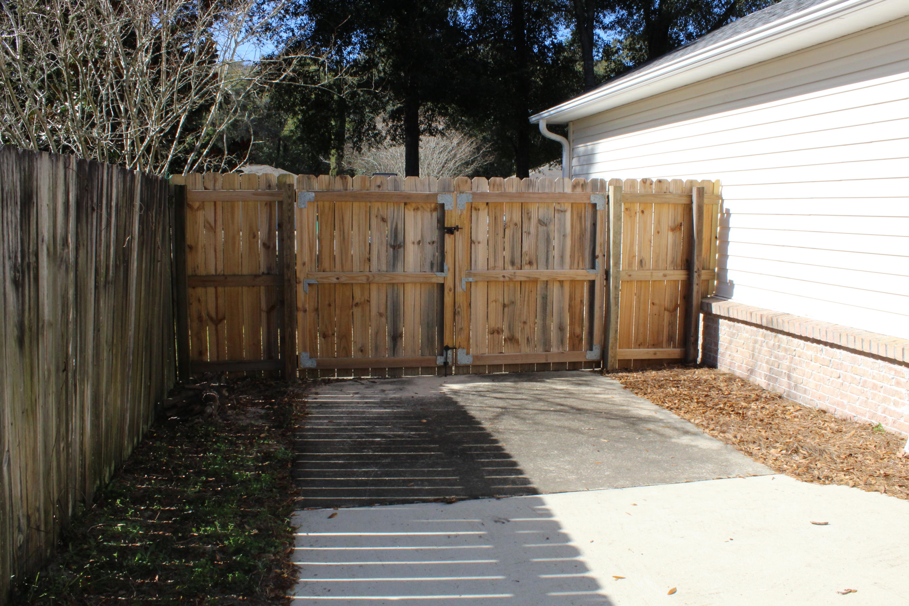 GOLDEN OAKS - Residential