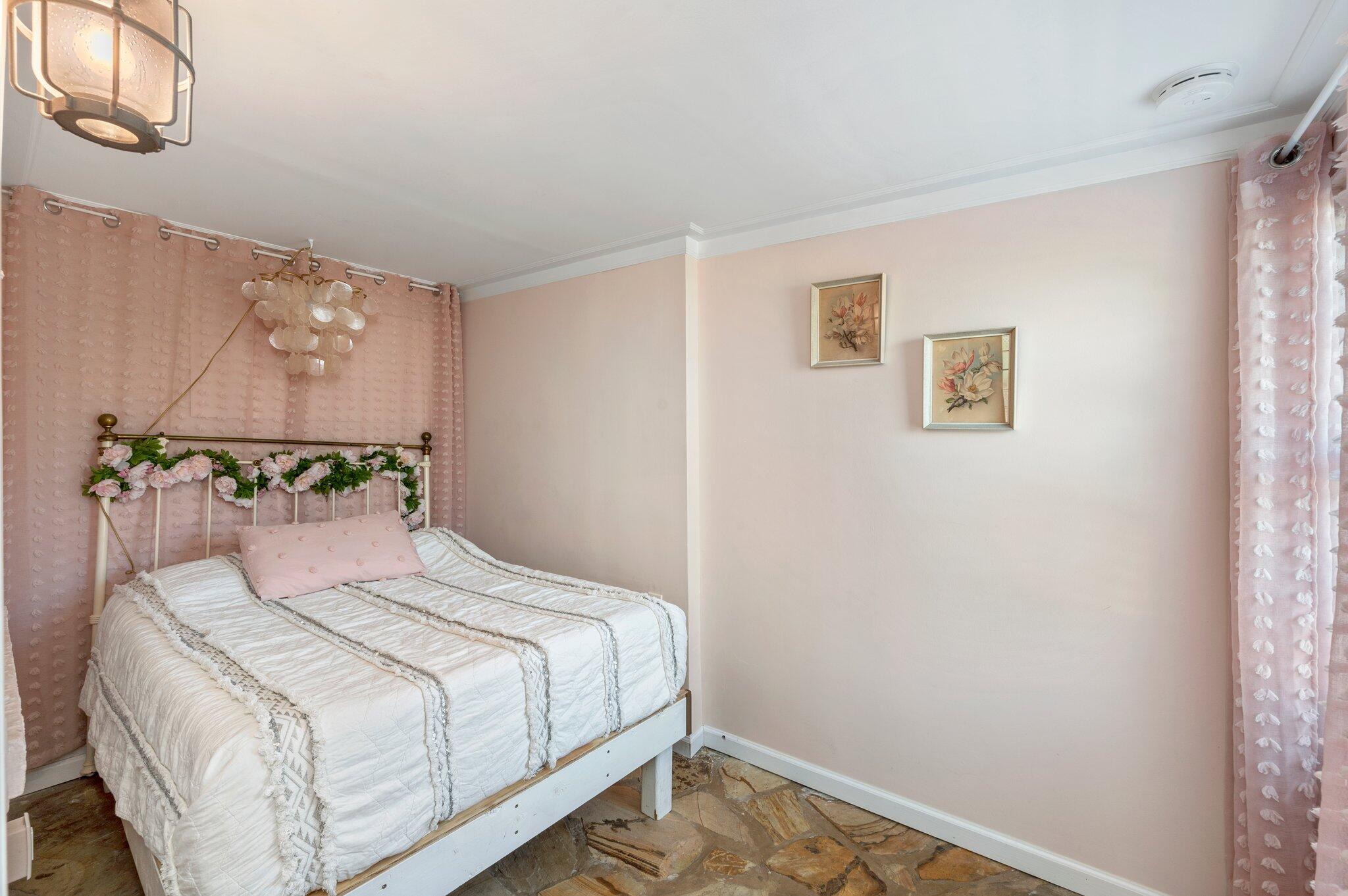 HUTCHISONS 1ST ADDN - Residential