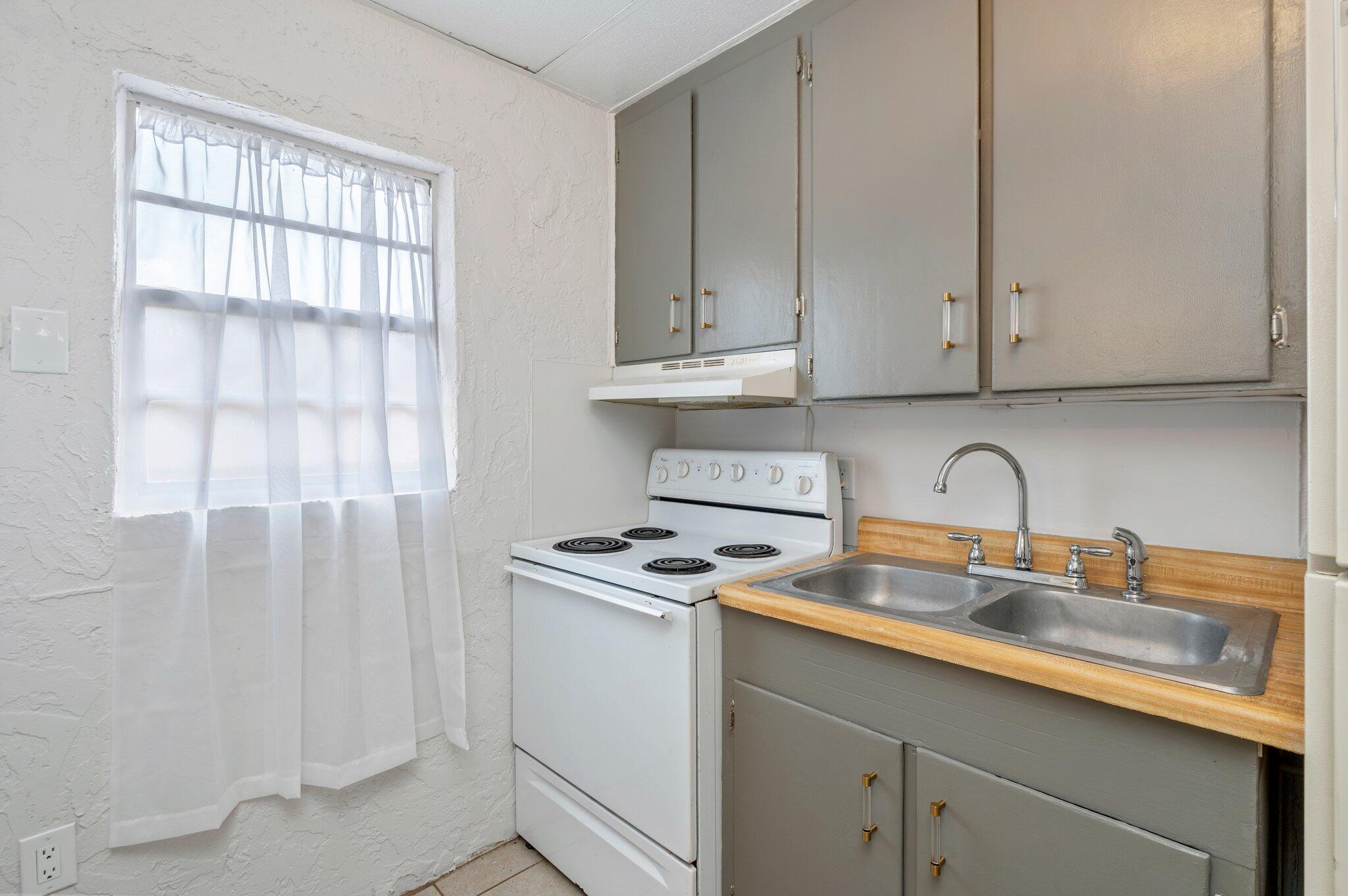 HUTCHISONS 1ST ADDN - Residential