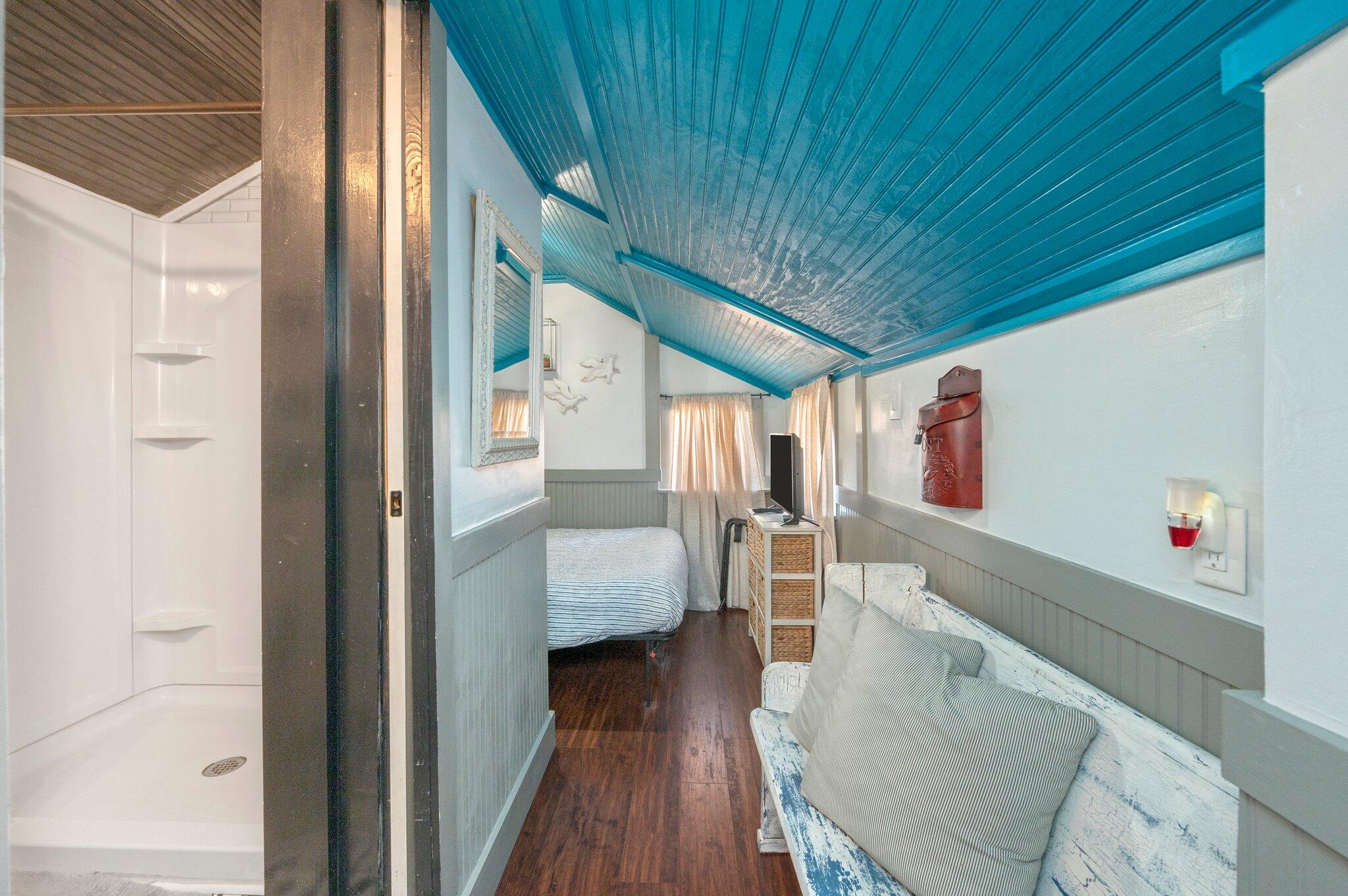 HUTCHISONS 1ST ADDN - Residential