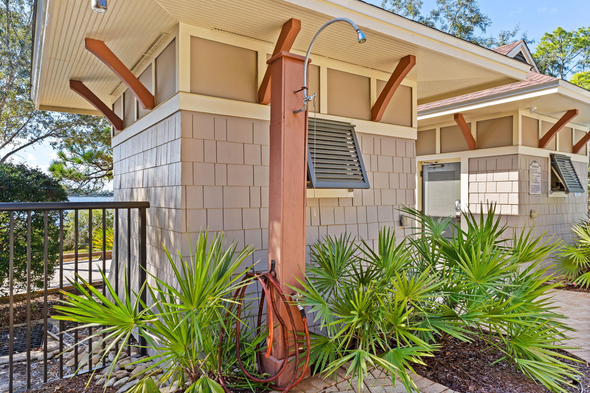 WILD HERON LAKESIDE LODGE - Residential