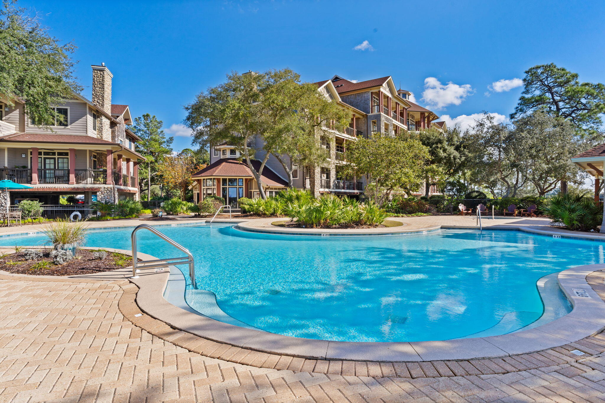 WILD HERON LAKESIDE LODGE - Residential