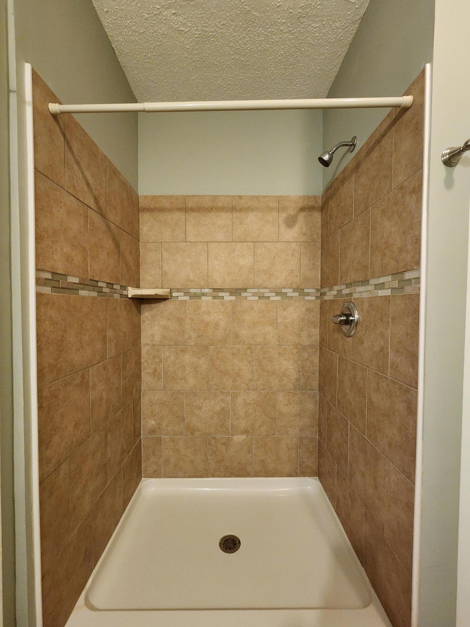 CREEKSIDE 1 - Residential Lease