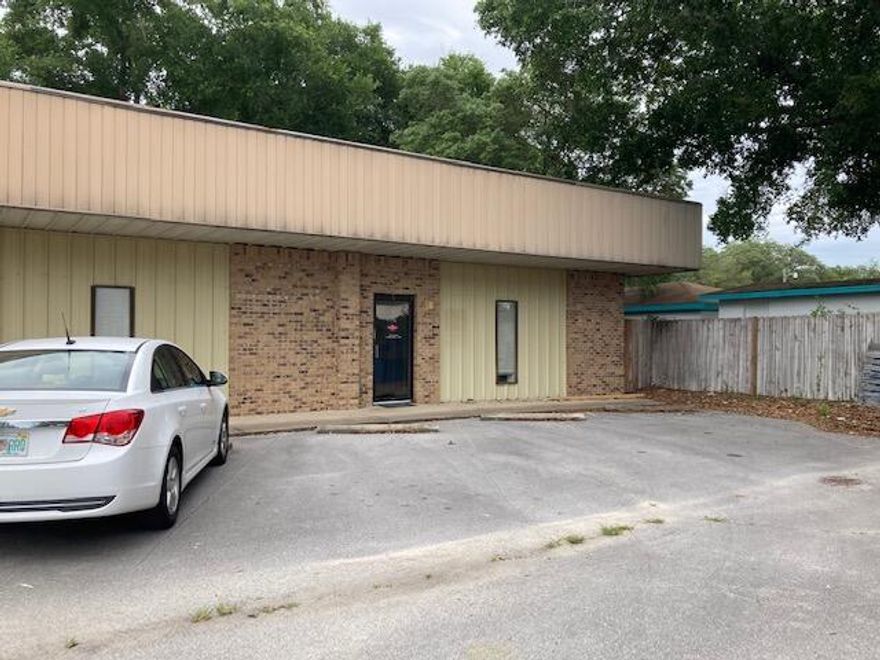 Lots of parking with a convenient location. 1 offices, 1 reception area, 1 breakroom, and 1 bathroom.
