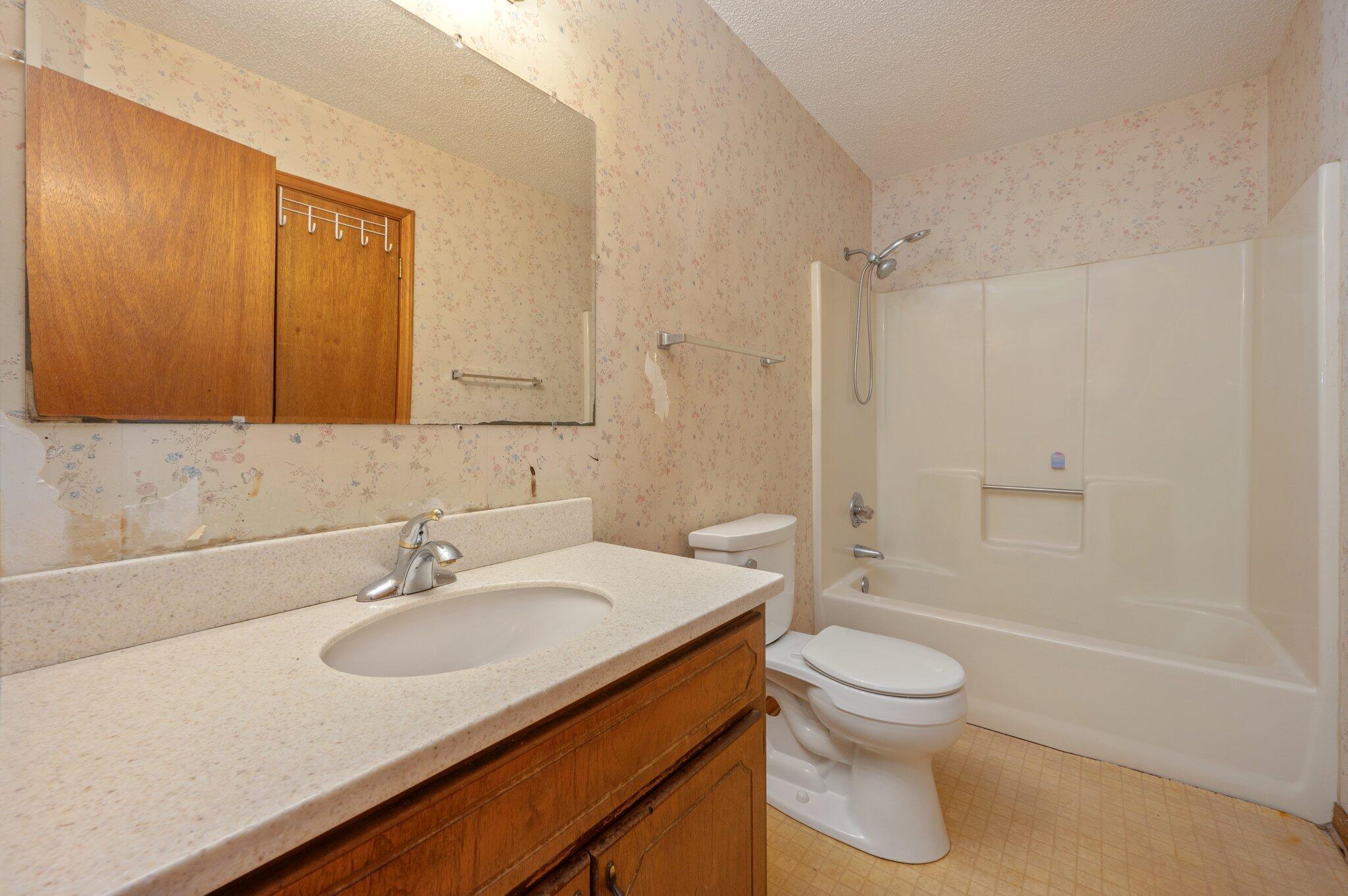 SHOAL CREEK MANOR EAST - Residential