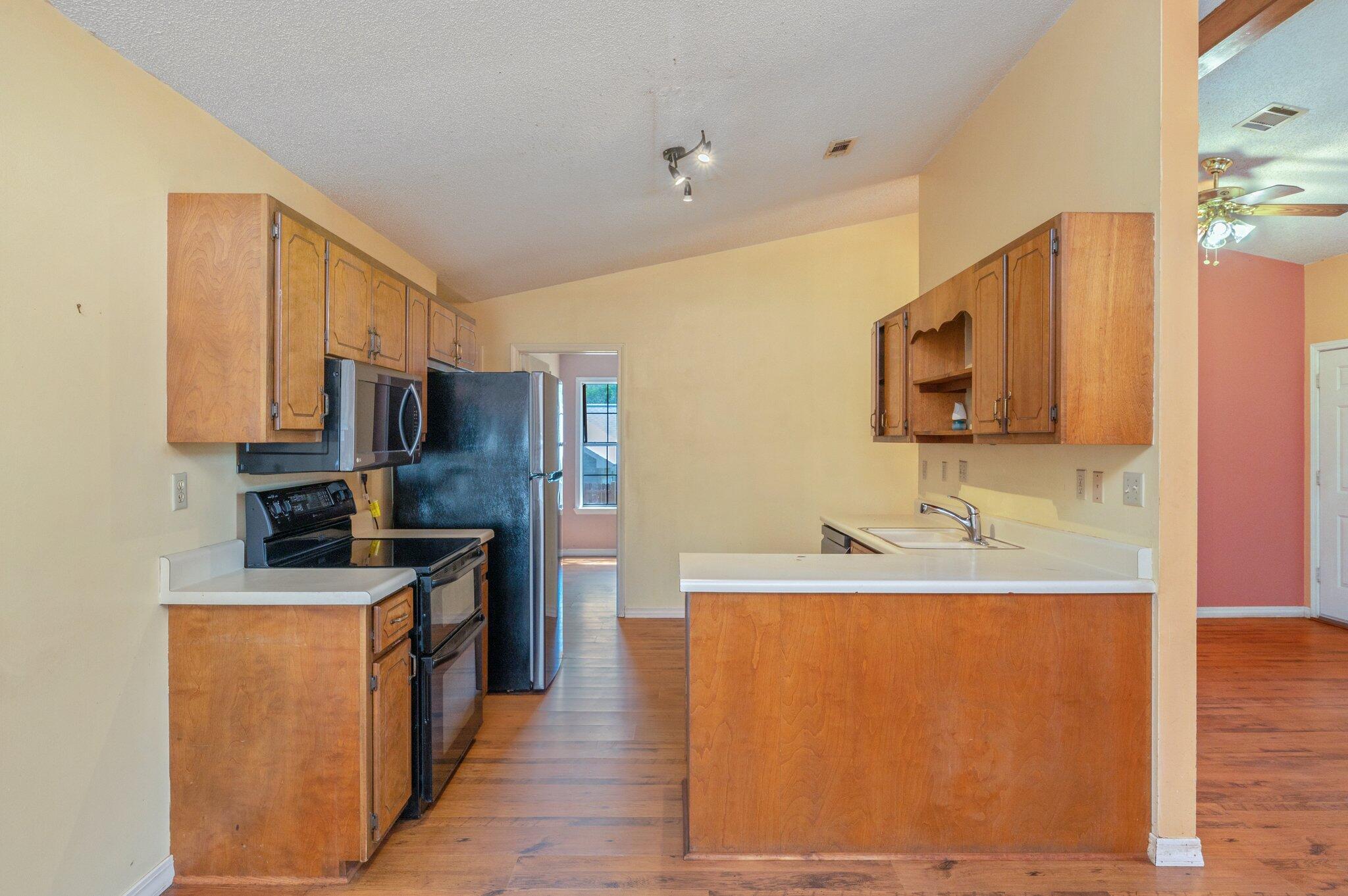 SHOAL CREEK MANOR EAST - Residential