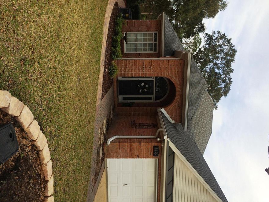 Dont miss this recently remodeled home located in one of Bluewaters excellent neighborhoods. This 3bd 2.5 bath home is located on the golf course. This home is ready for its new owners. New Flooring Throughout, All New Paint, New Roof, New Appliances, New Counters and Cabinets, Bathrooms Remodeled.