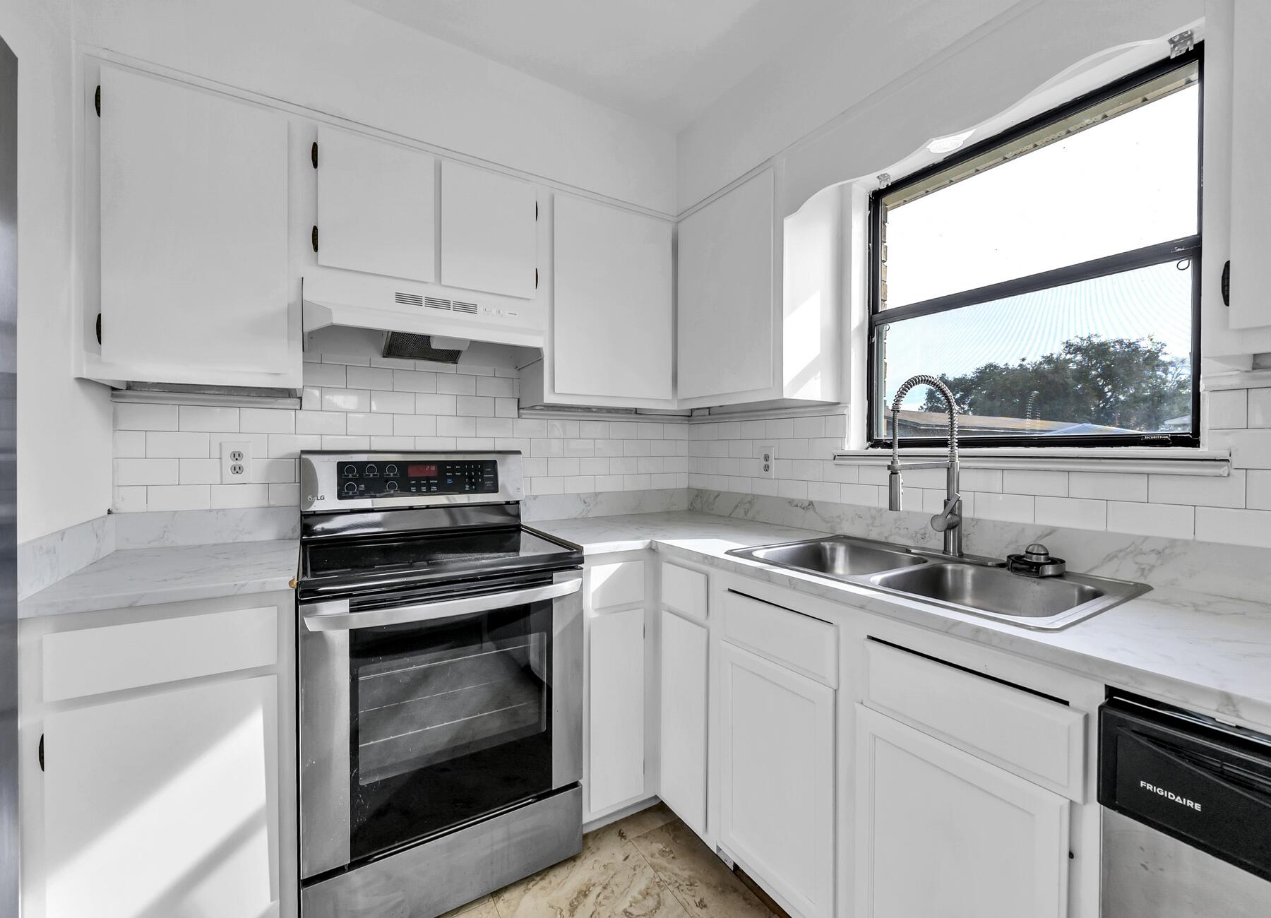 WYNNEHAVEN BEACH ESTATES - Residential Lease