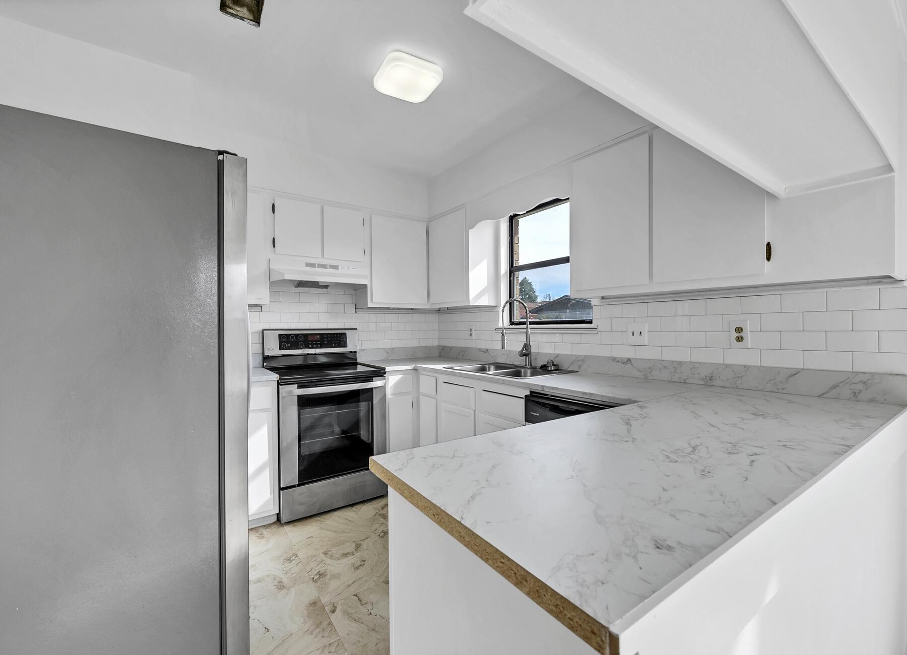 WYNNEHAVEN BEACH ESTATES - Residential Lease