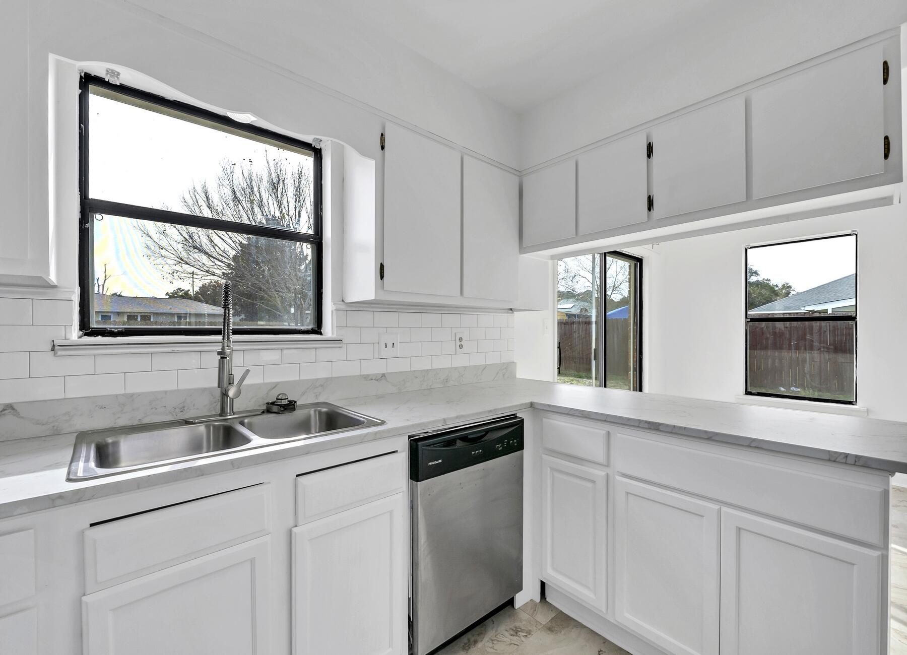 WYNNEHAVEN BEACH ESTATES - Residential Lease